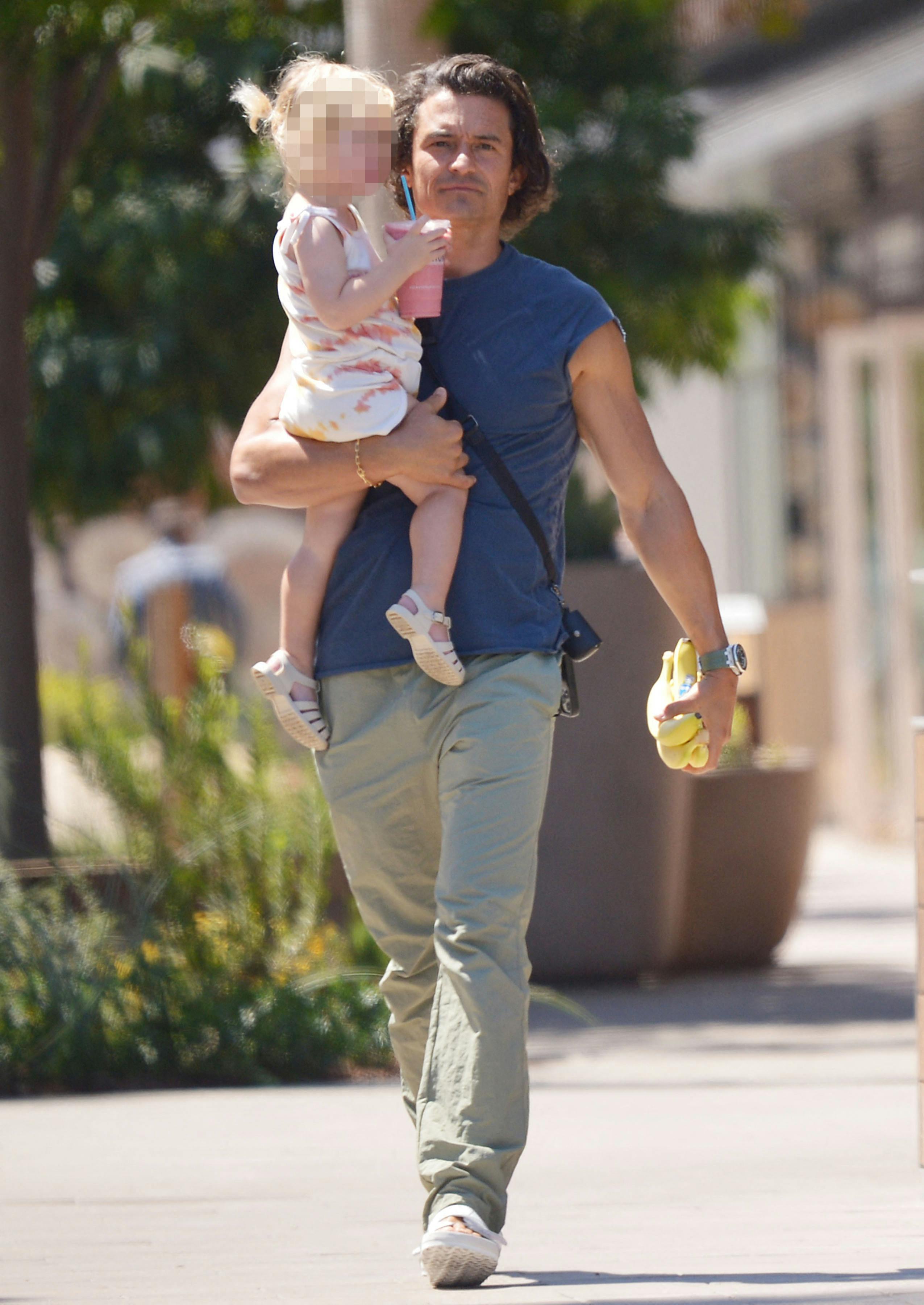 Orlando Bloom med datteren Daisy, som han deler med Katy Perry.