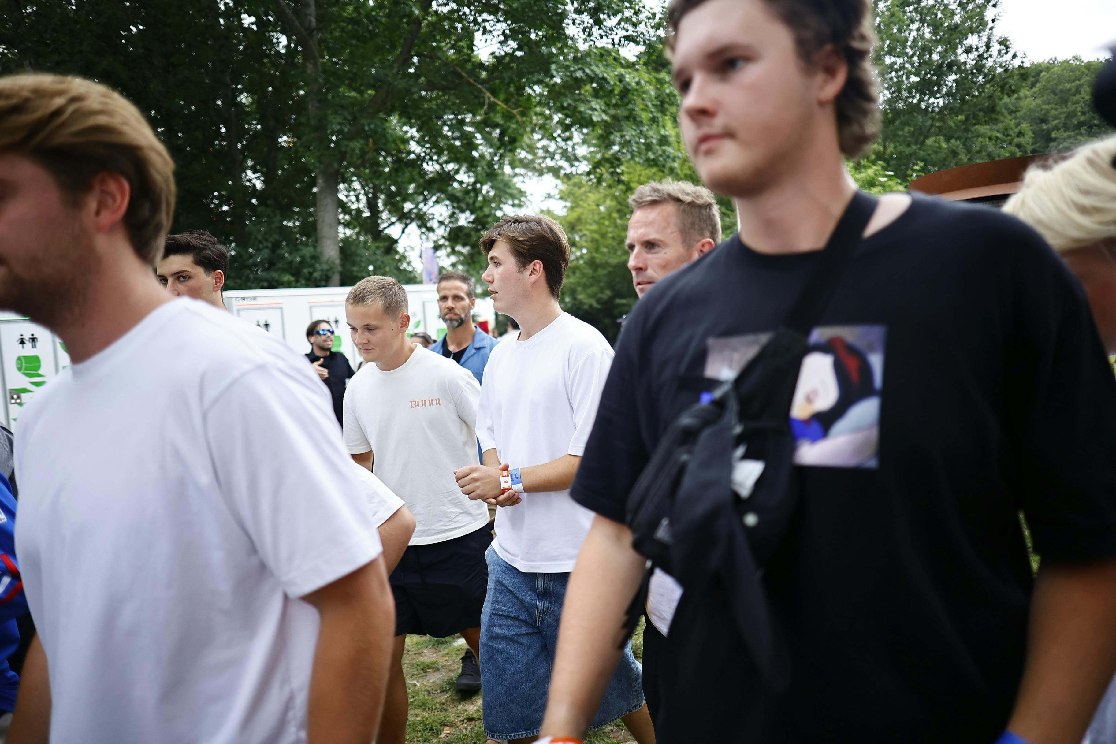Der er royalt besøg på Dyrskuepladsen ved Roskilde - for kronprins Christian har for kort tid siden indtaget festivalpladsen.&nbsp;