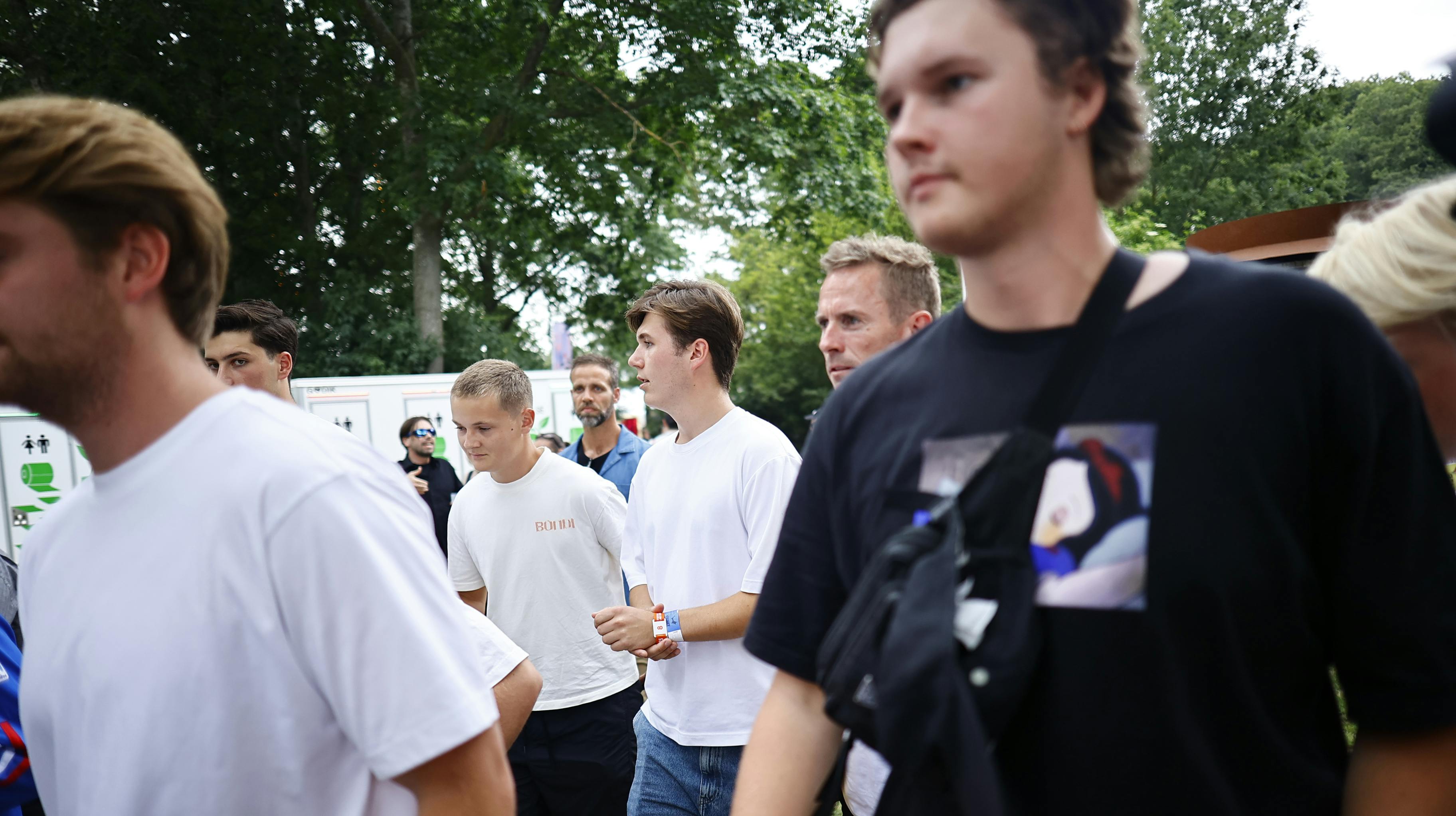 Der er royalt besøg på Dyrskuepladsen ved Roskilde - for kronprins Christian har for kort tid siden indtaget festivalpladsen. 