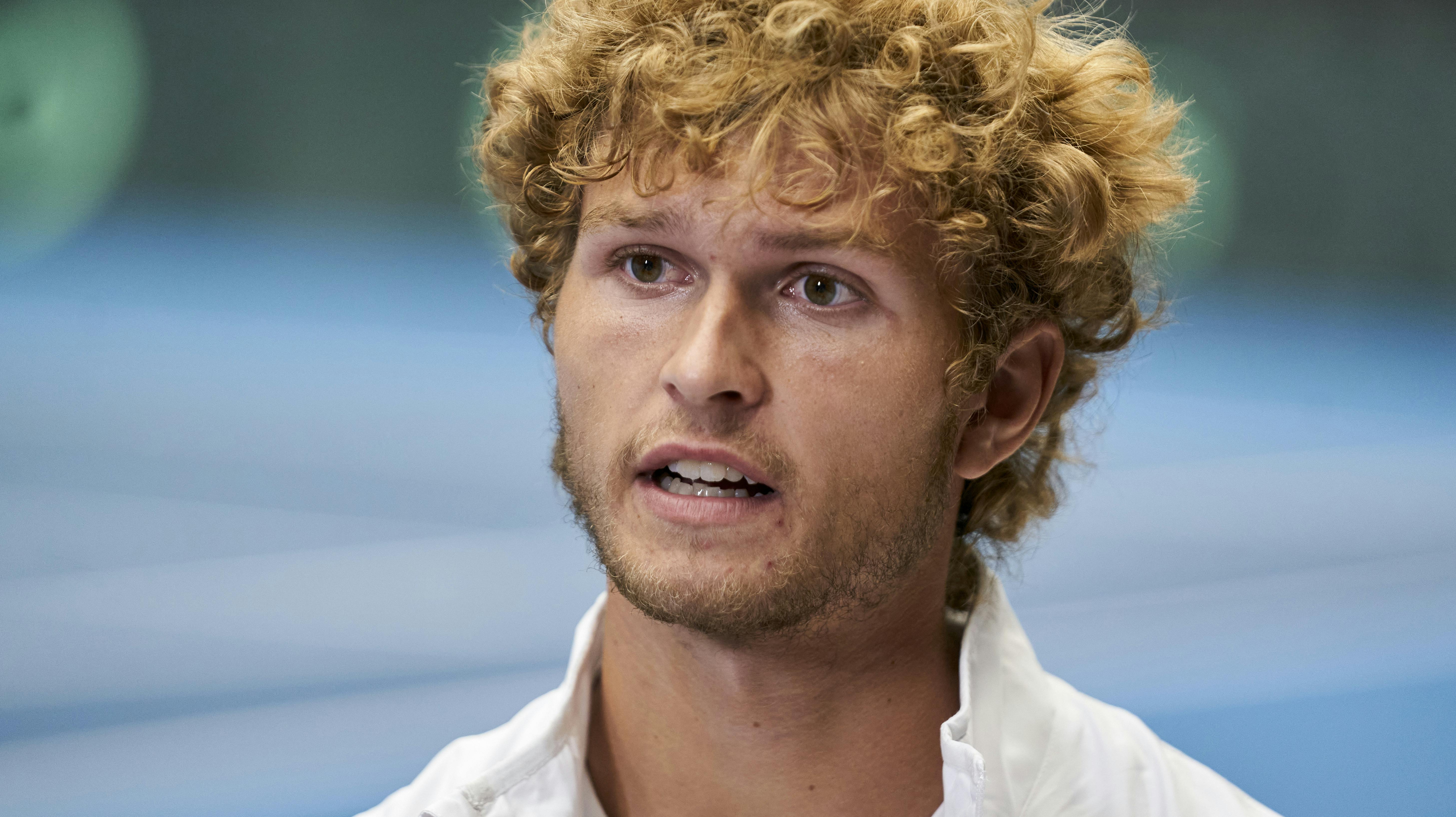 August Holmgren har taget vejen fra Danmark til USA for at nå til toppen af tennissporten.