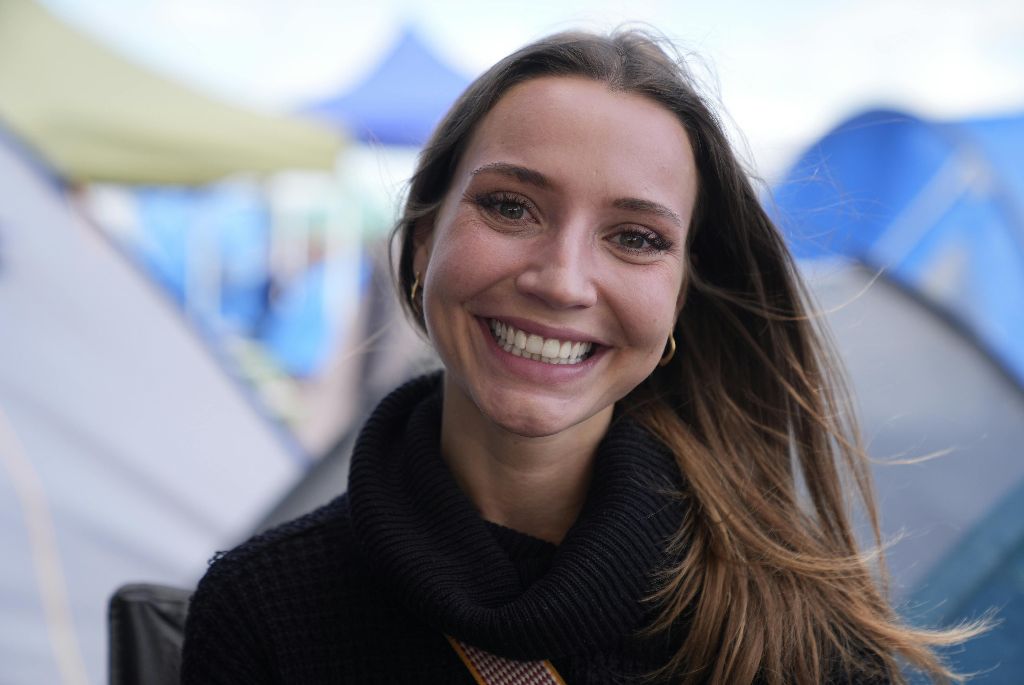 Lissa Paustian er et stort smil på Roskilde Festival.