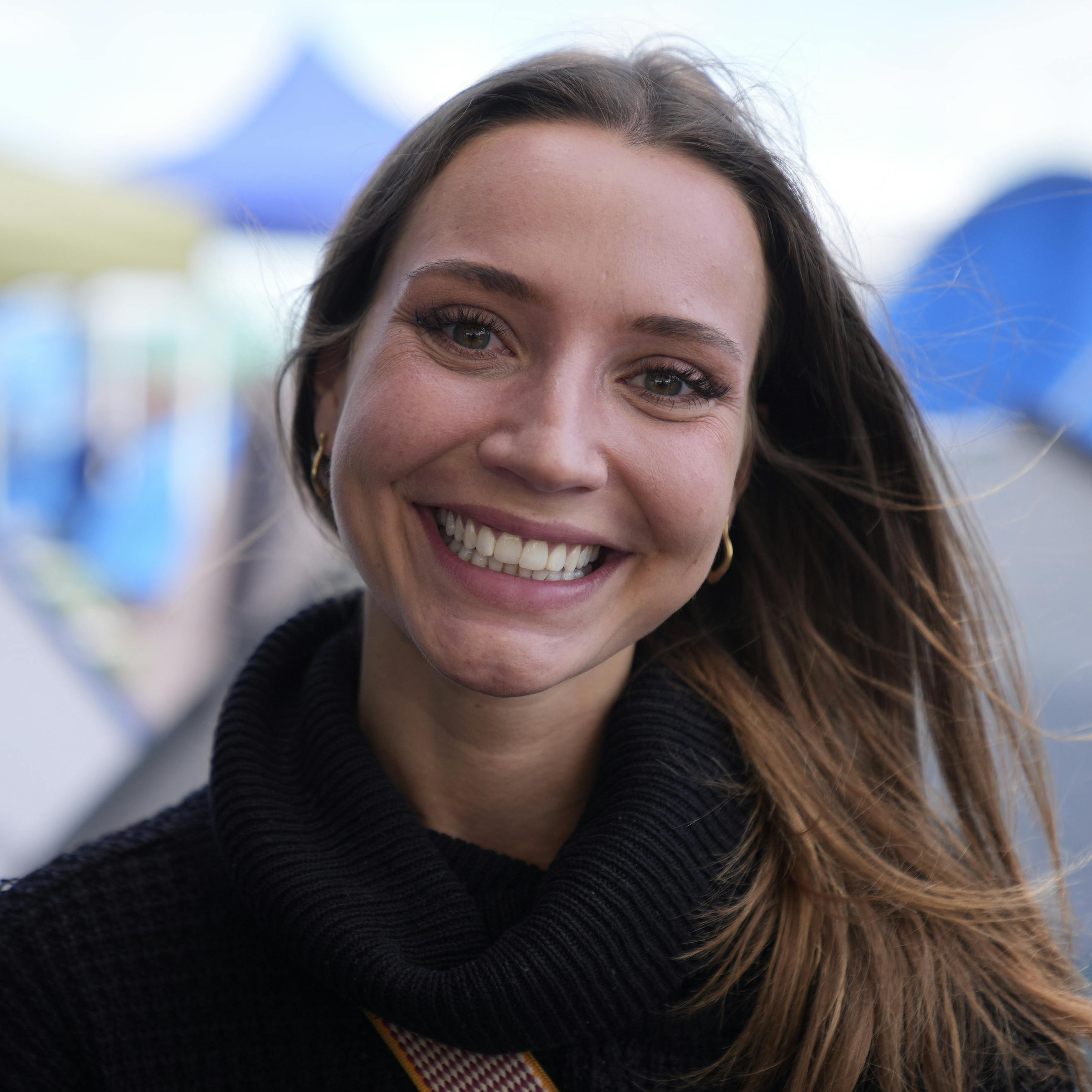 Lissa Paustian er et stort smil på Roskilde Festival.