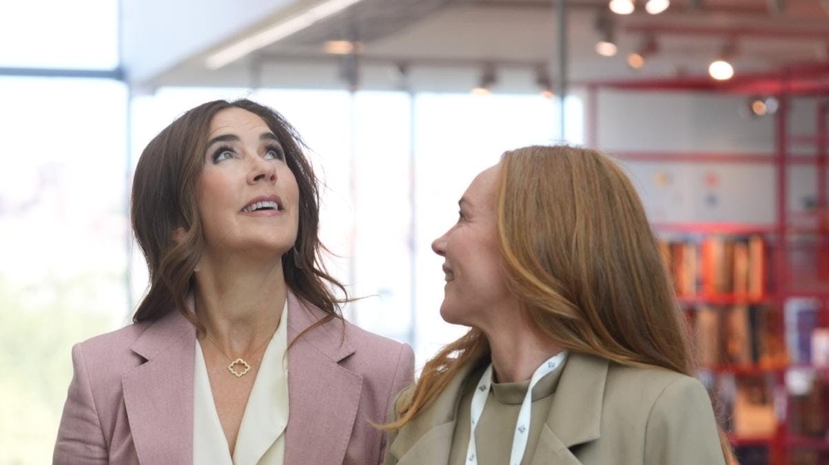 Dronning Mary strålede i sit sommerlige sæt - og vesten var faktisk den vest, som prinsesse Isabella bar til sin konfirmation i 2022.