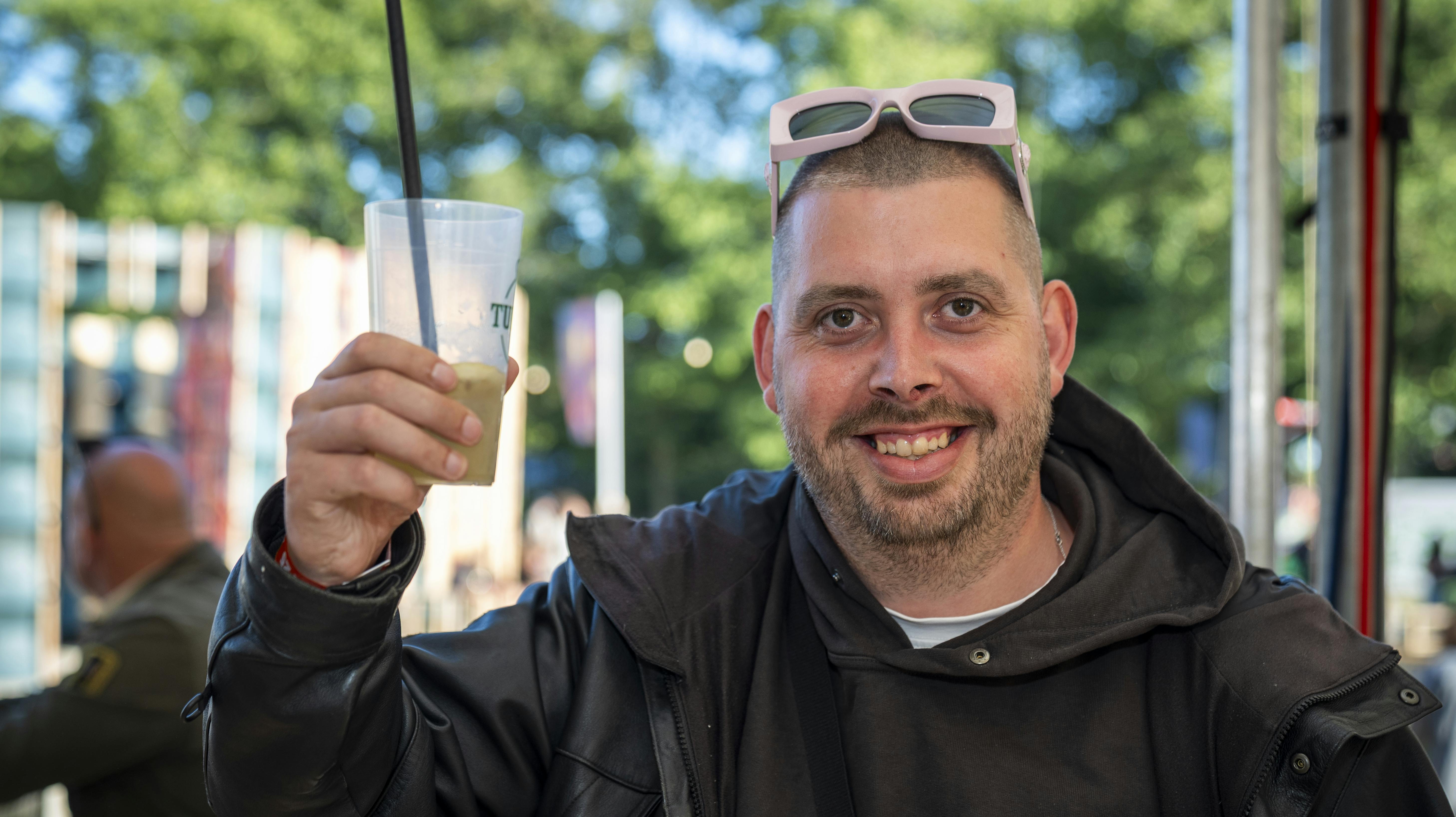 Humøret var som altid højt hos den meget festivalerfarne Emil Lange.