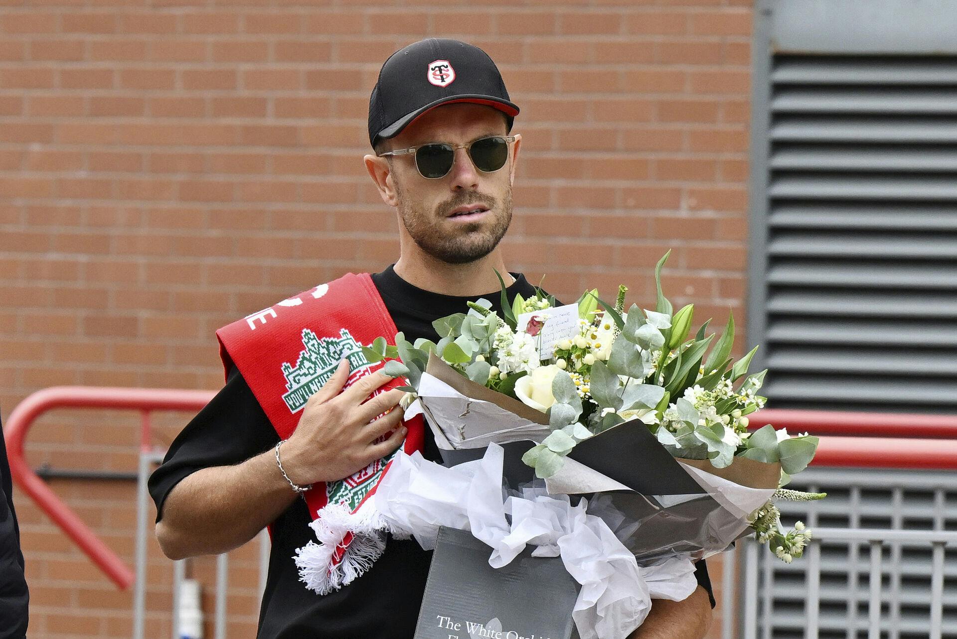 Jordan Henderson er fredag til stede ved Anfield for at hylde Diogo Jota.
