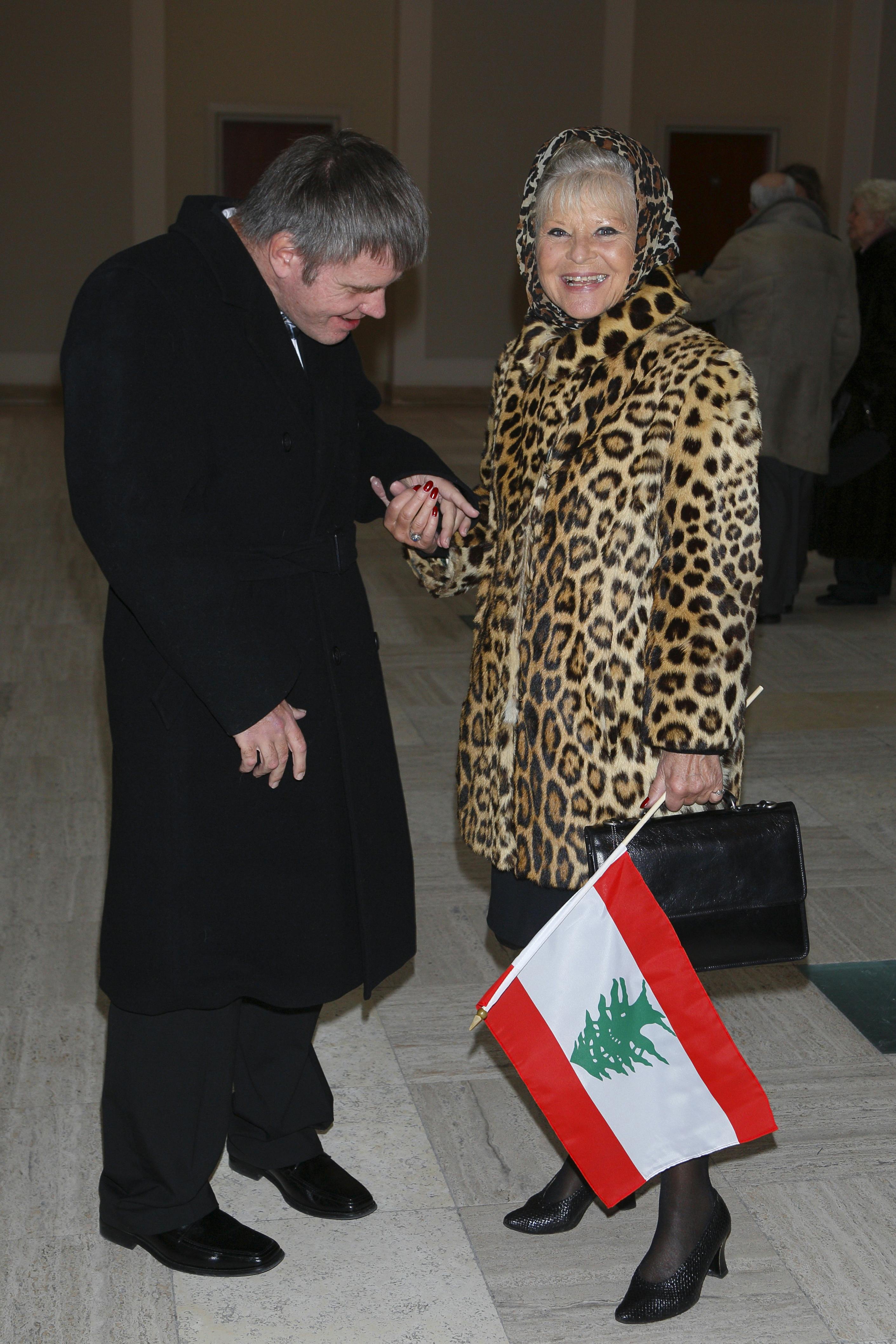 Skuespiller Lone Hertz' søn Tomas blev erklæret hjerneskadet, da han var 10 måneder gammel. Siden har hun viet sit liv til forbedre vilkårene for handicappede og hjerneskadede.