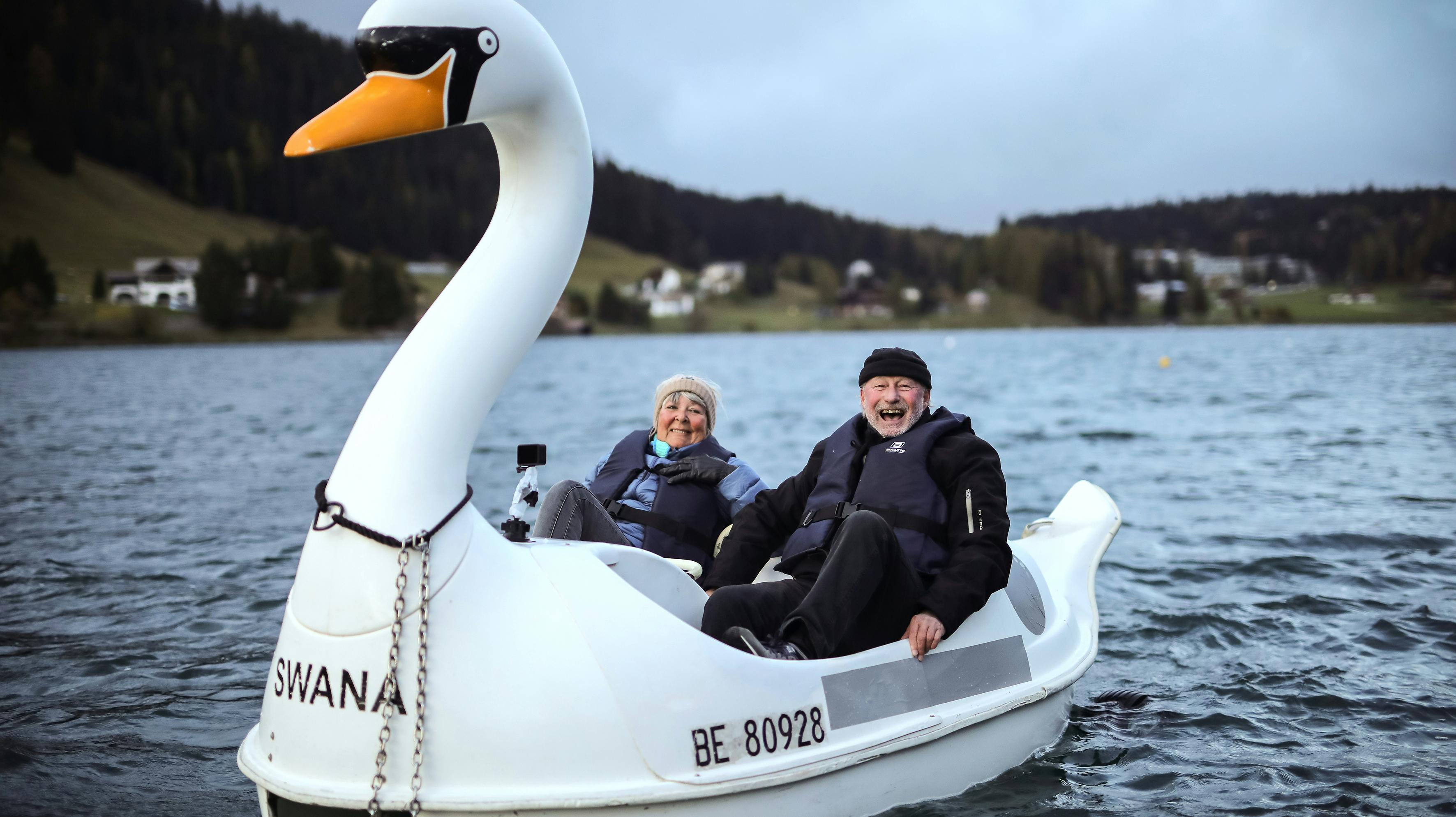 – Det var en god tur – allerede ude i svanen. Vi havde så meget at fortælle hinanden, siger Lonnie Løber, 68, om sin date med Bent Andersen.
