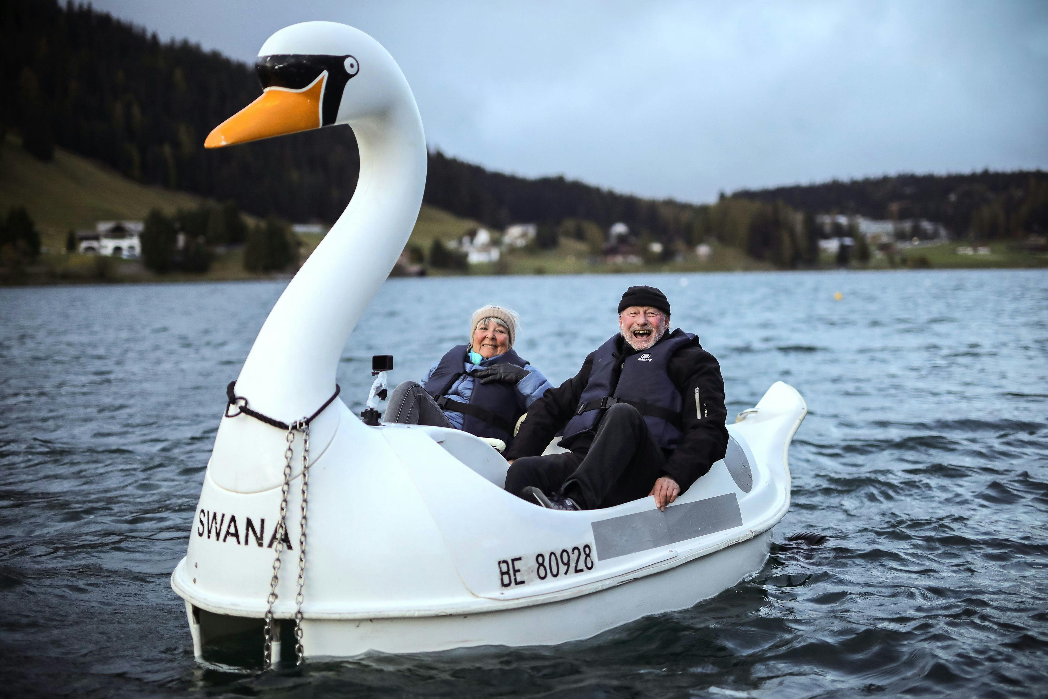 Lonnie og Bent hyggede sig på deres date i hytten. 