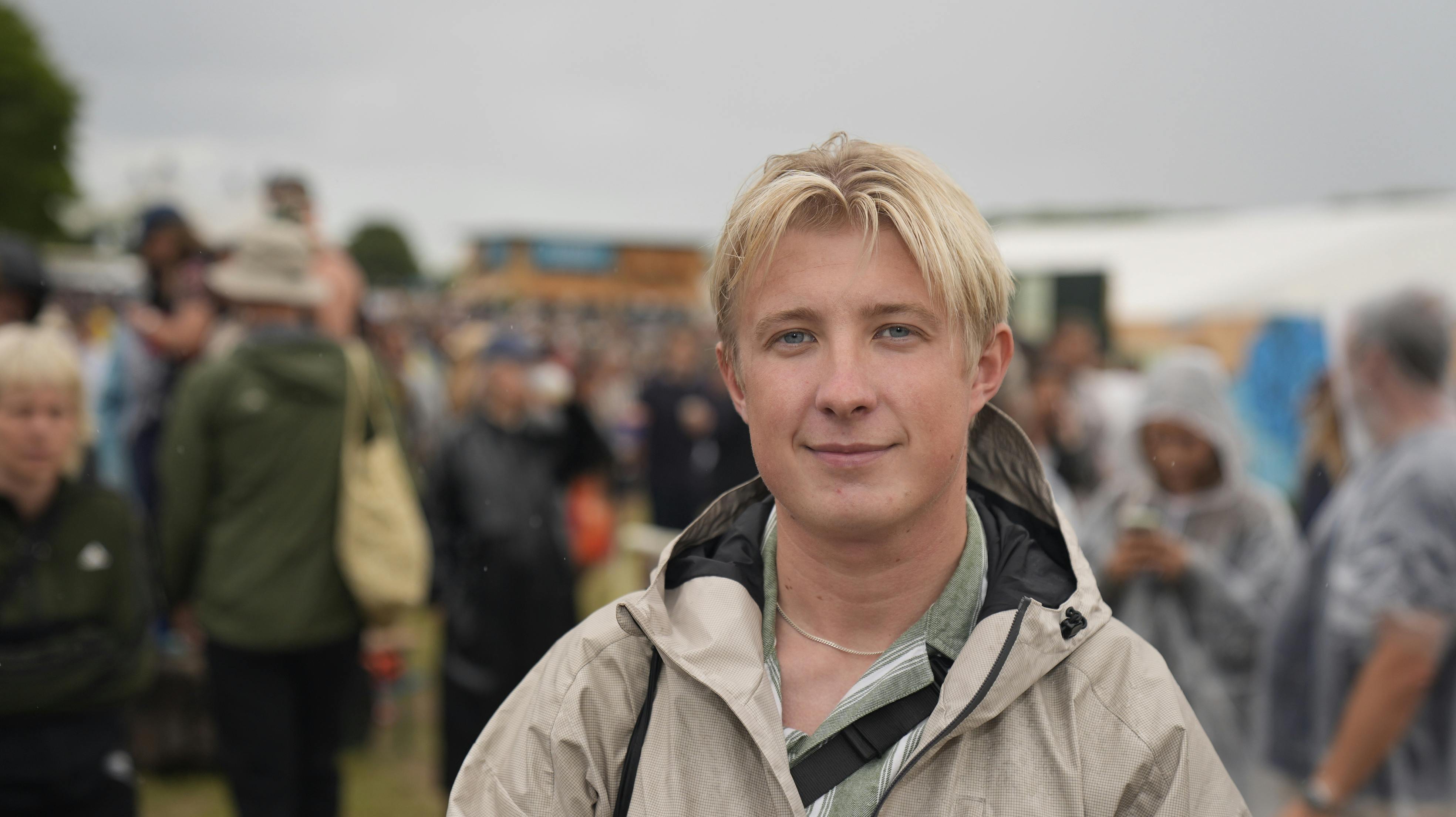"Forræder"-Stefan har valgt Roskilde-modellen, hvor man sover hjemme. Men hvis han får lyst til at blive en nat, skal han bare tage et kig i indbakken, hvor tilbuddene er.