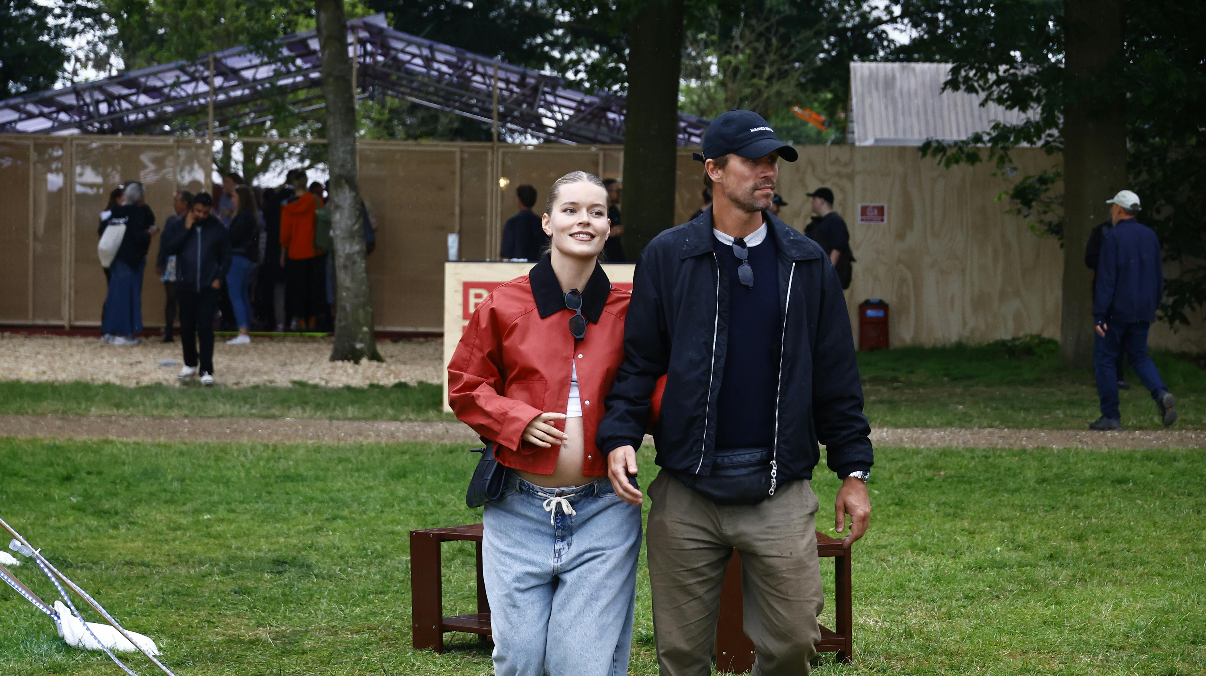 Michael Maze og kæresten Sofie er fredag taget på Roskilde Festival. Og her kunne den tidligere bordtennisstjerne fortælle til SE og HØR, at han skal være far.