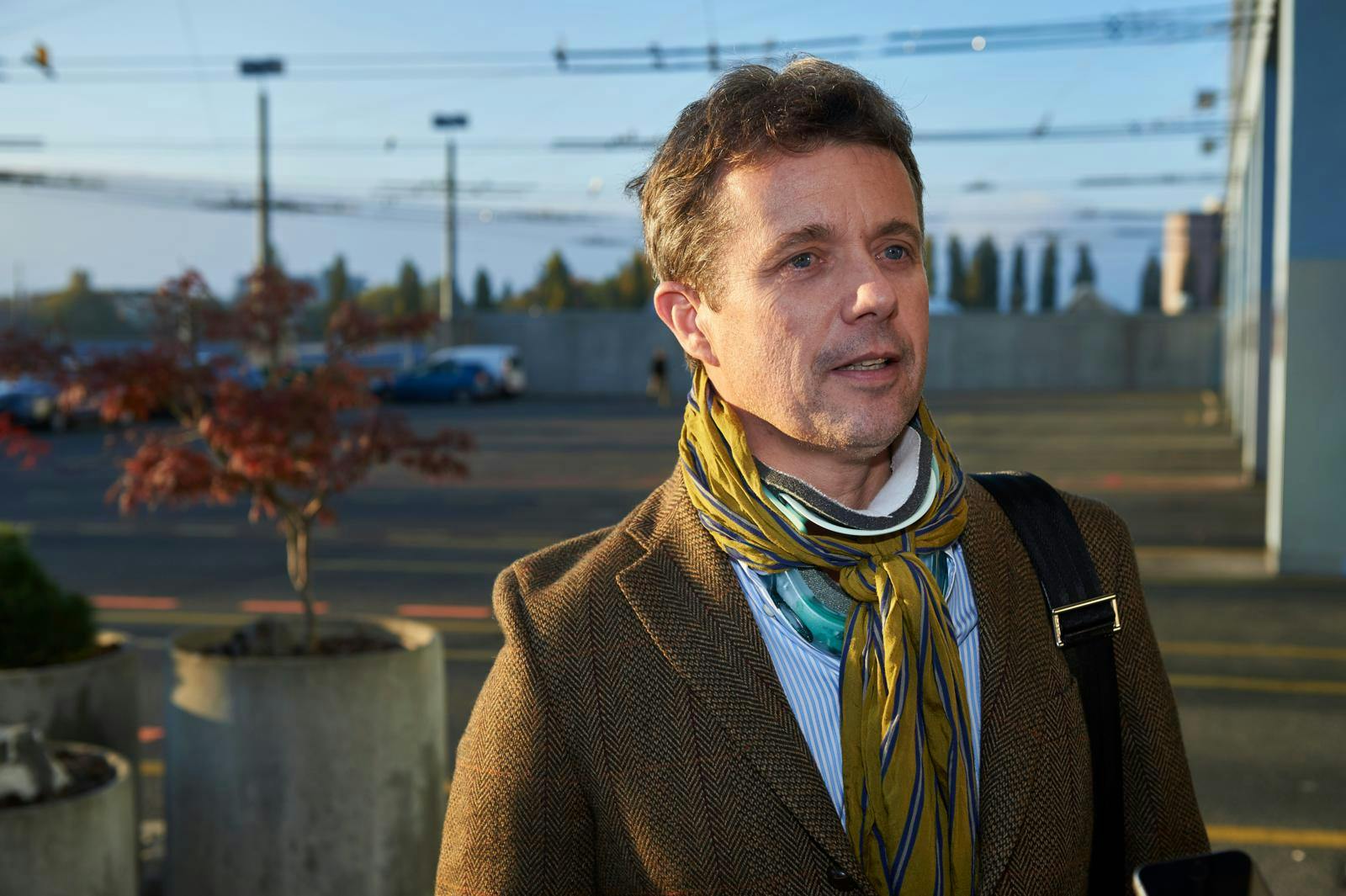 I 2016 måtte Frederik gå med halskrave i 12 uger efter en trampolinulykke.