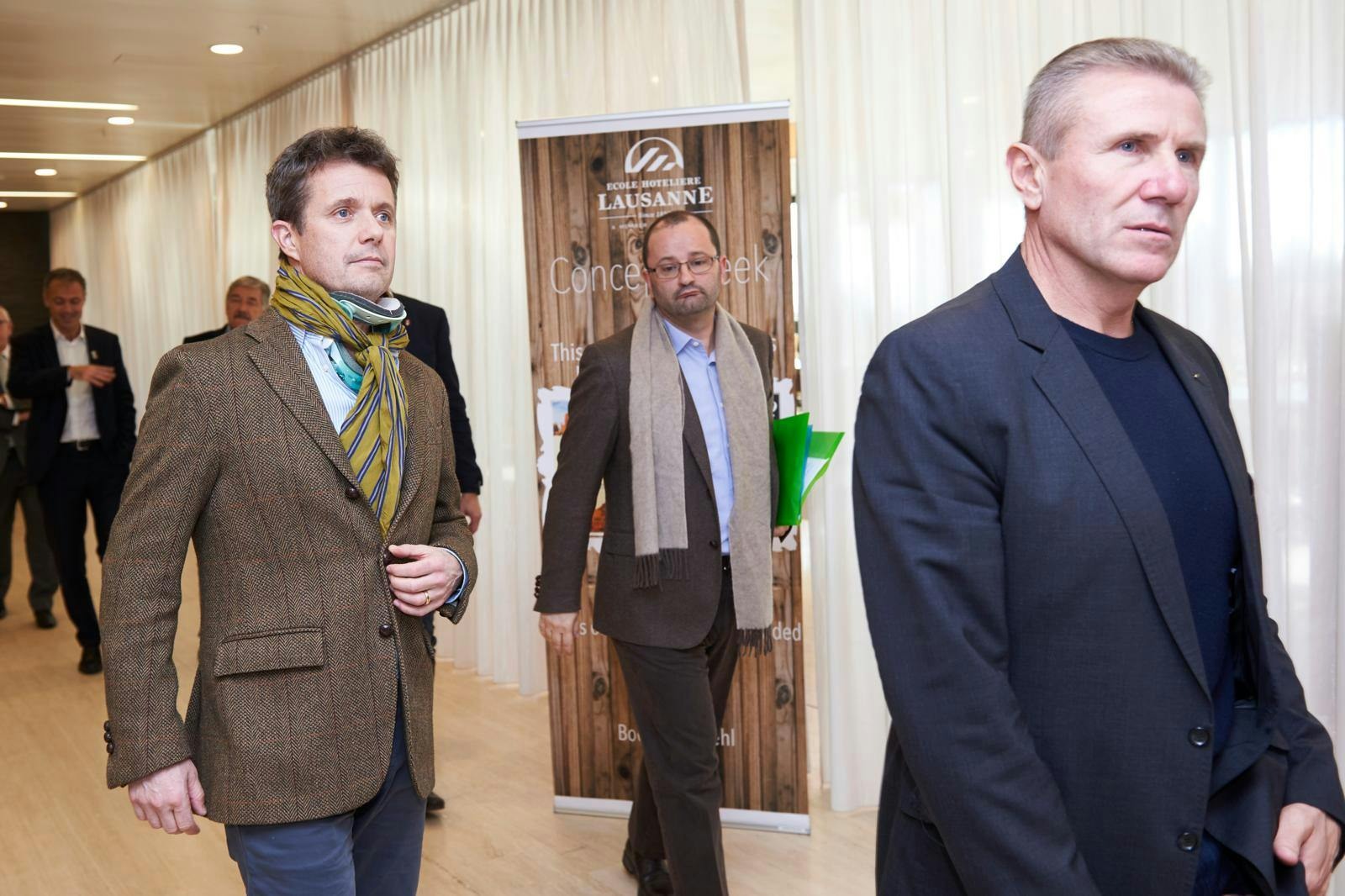 I 2016 måtte Frederik gå med halskrave i 12 uger efter en trampolinulykke.