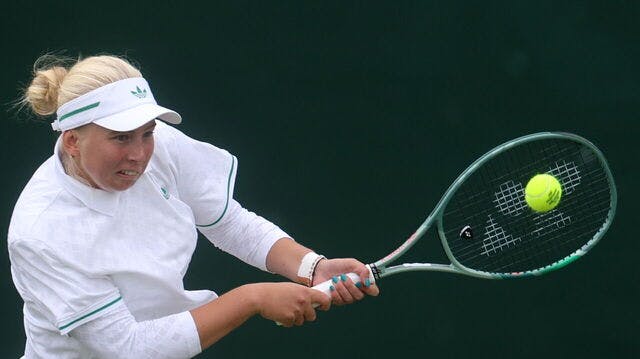 22-årige Clara Tauson er for første gang i fjerde runde ved Wimbledon. Dermed tangerer hun bedste danske resultat på kvindesiden.