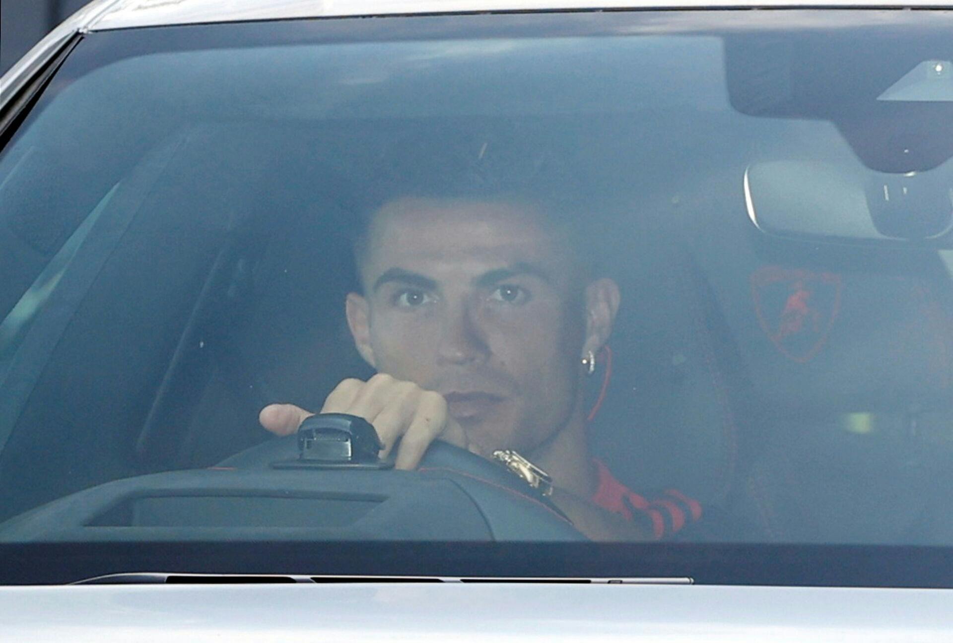 Cristiano Ronaldo har ikke forklaret sin fravær, men nu forsvarer hans søster ham.
