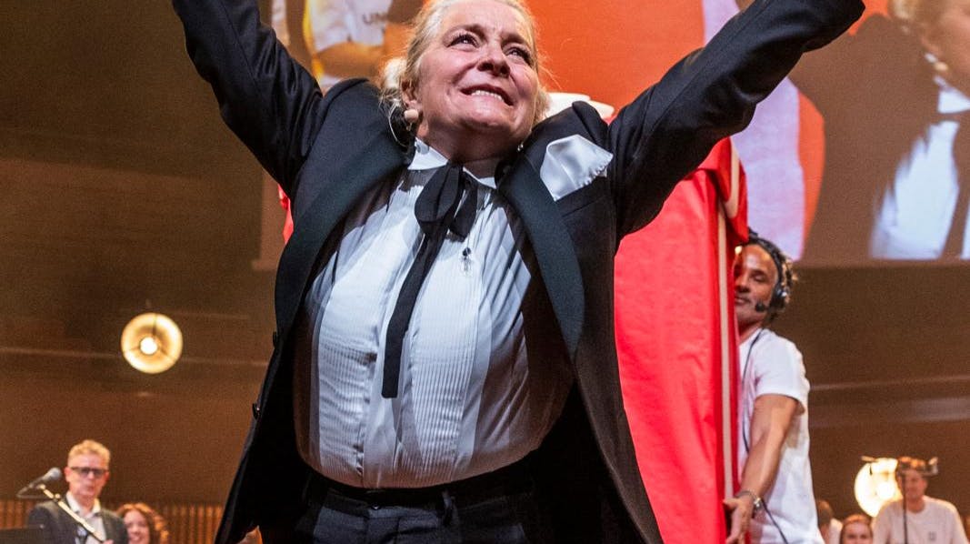 Signe Lindkvist har taget hul på et nyt kapitel i sit liv - og med mange millioner på lommen.