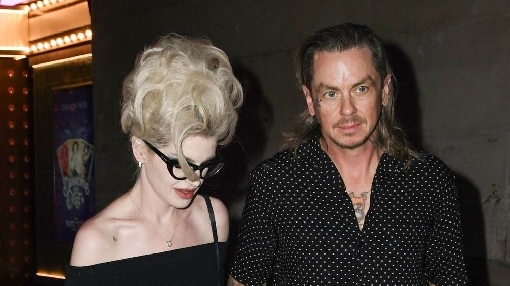 Den amerikanske sangerinde og kendisdatter Kelly Osbourne skal til at planlægge bryllup – forleden gik kæresten nemlig på knæ (… tilmed et ganske særligt sted)