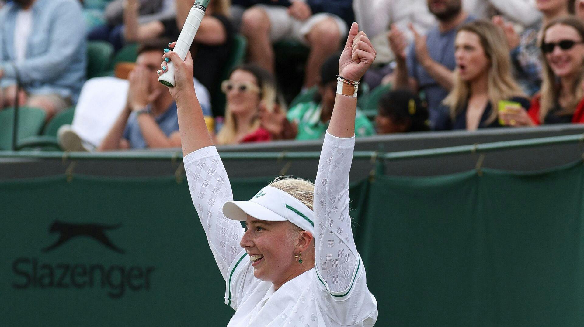 Clara Tauson møder mandag aften Iga Swiatek i Wimbledon-turneringen.