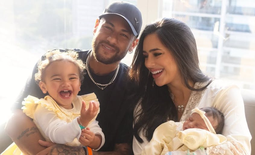 Neymar og Bruna Biancardis nummer to er ankommet. Det afslører parret på Instagram.