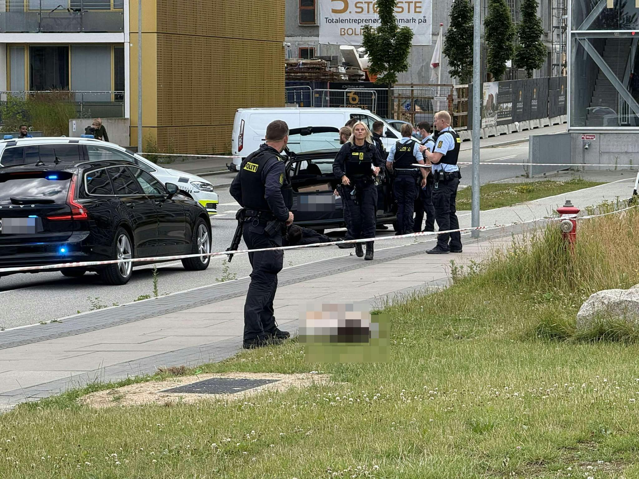 Flere personer er anholdt på Gudrunsvej i Brabrand og Chr. Winthers vej i Aabyhøj efter "uro mellem nogle personer".