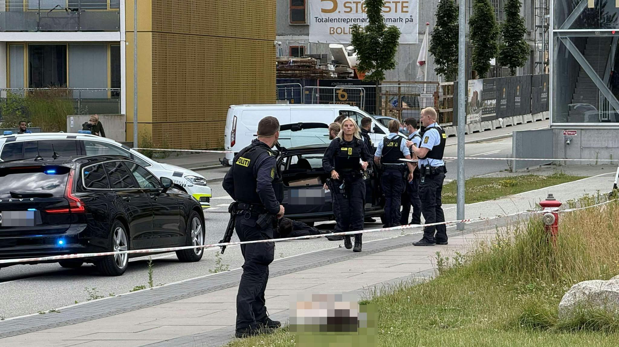 Flere personer er anholdt på Gudrunsvej i Brabrand og Chr. Winthers vej i Aabyhøj efter "uro mellem nogle personer".