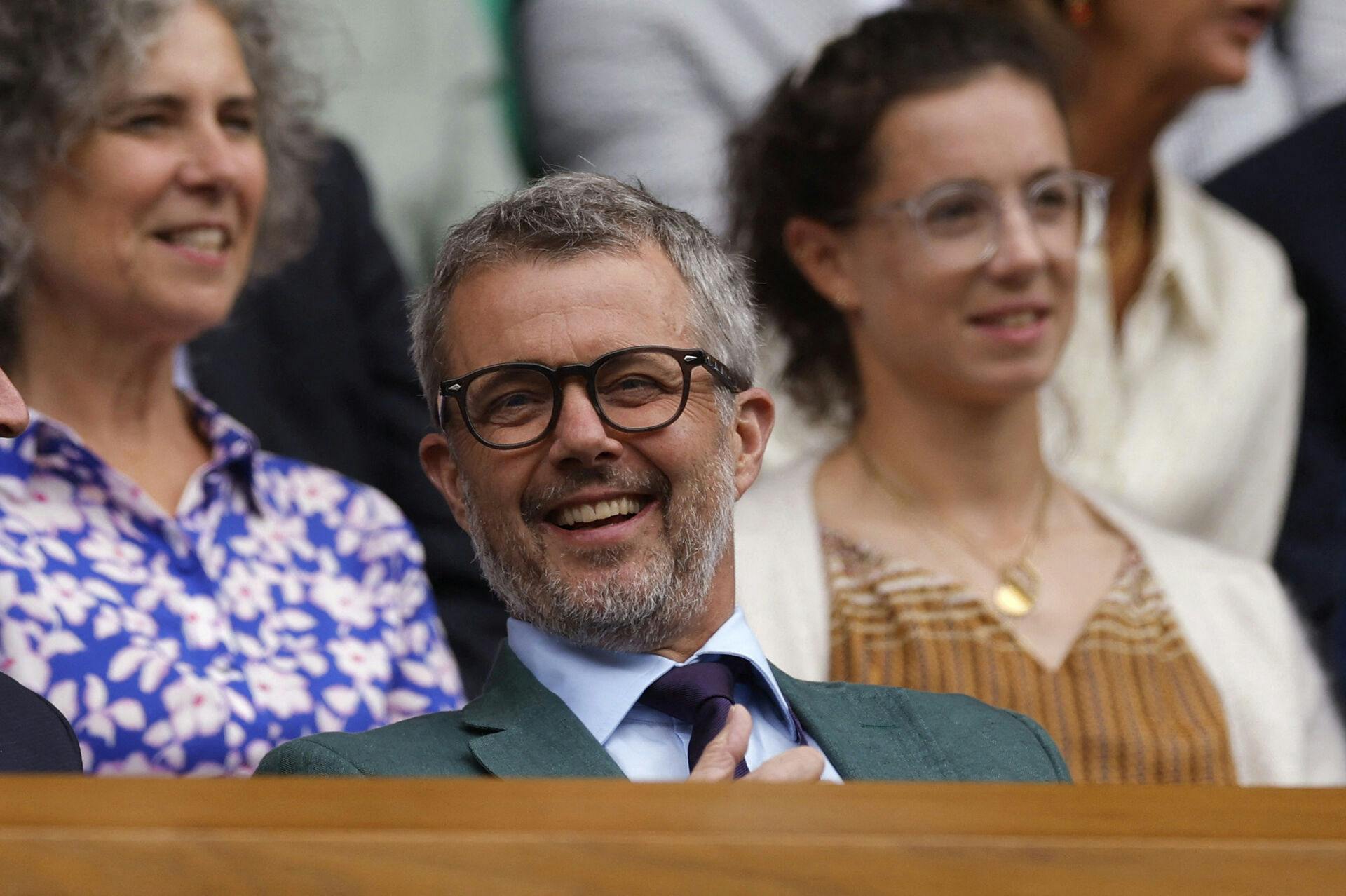 Kong Frederik besøgte August Holmgren efter nederlaget i Wimbledon.