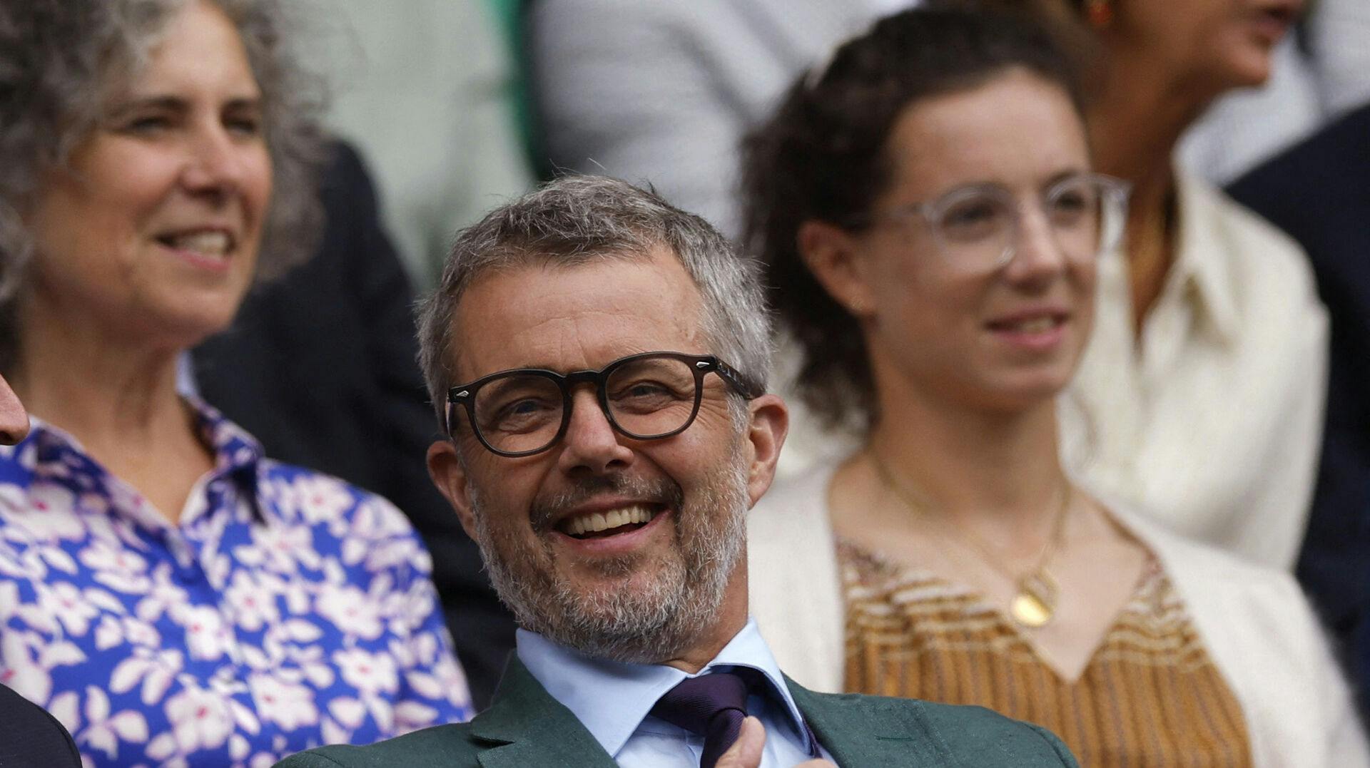 Kong Frederik besøgte August Holmgren efter nederlaget i Wimbledon.