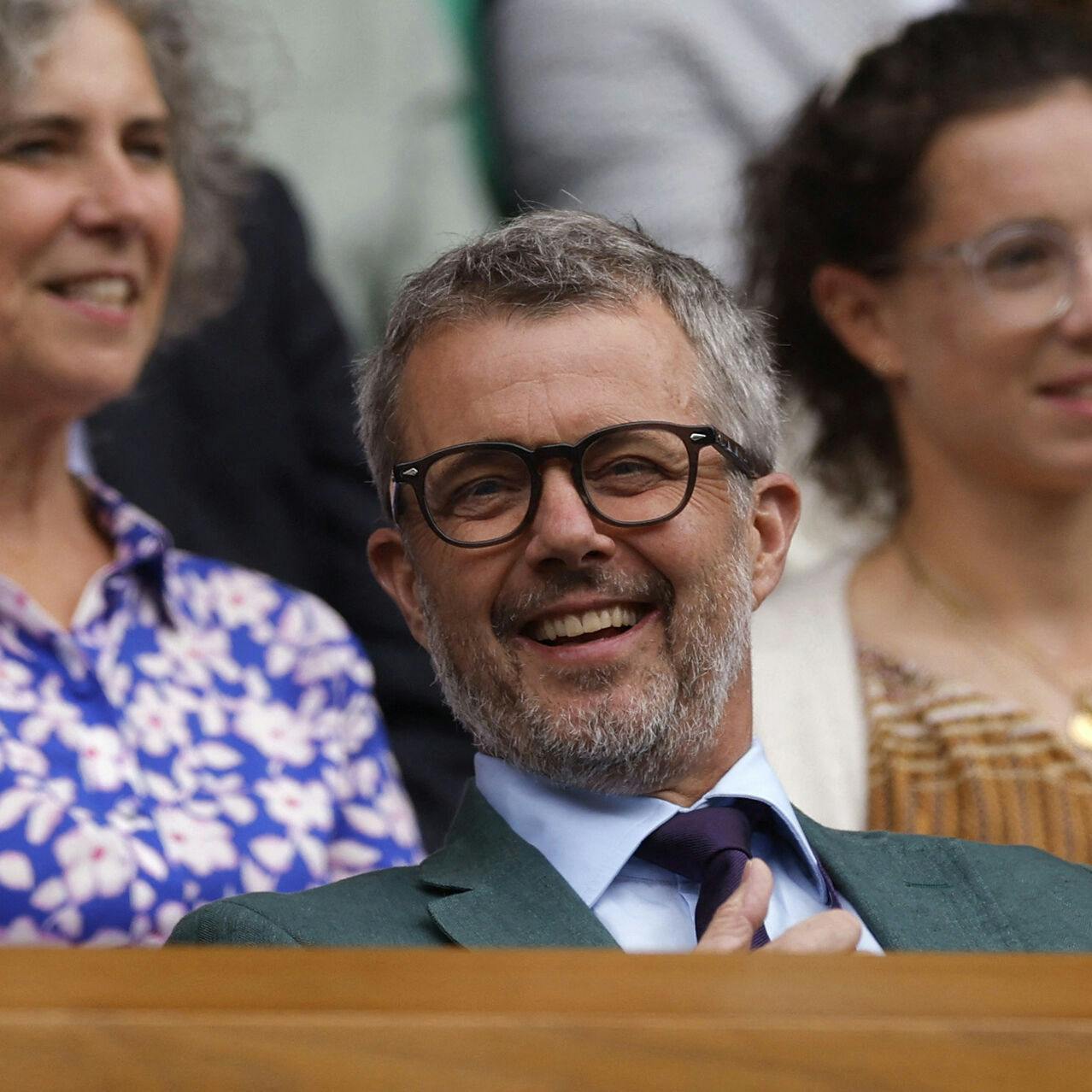 Kong Frederik besøgte August Holmgren efter nederlaget i Wimbledon.