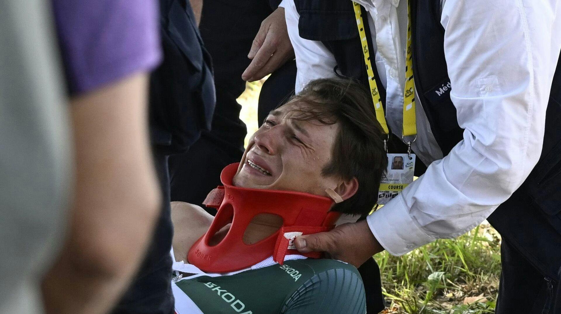 Sprinter Jasper Philipsen skal formentlig bruge en hel del tid på at komme sig efter det voldsomme styrt, der mandag betød hans alt for tidlige exit fra Tour de France