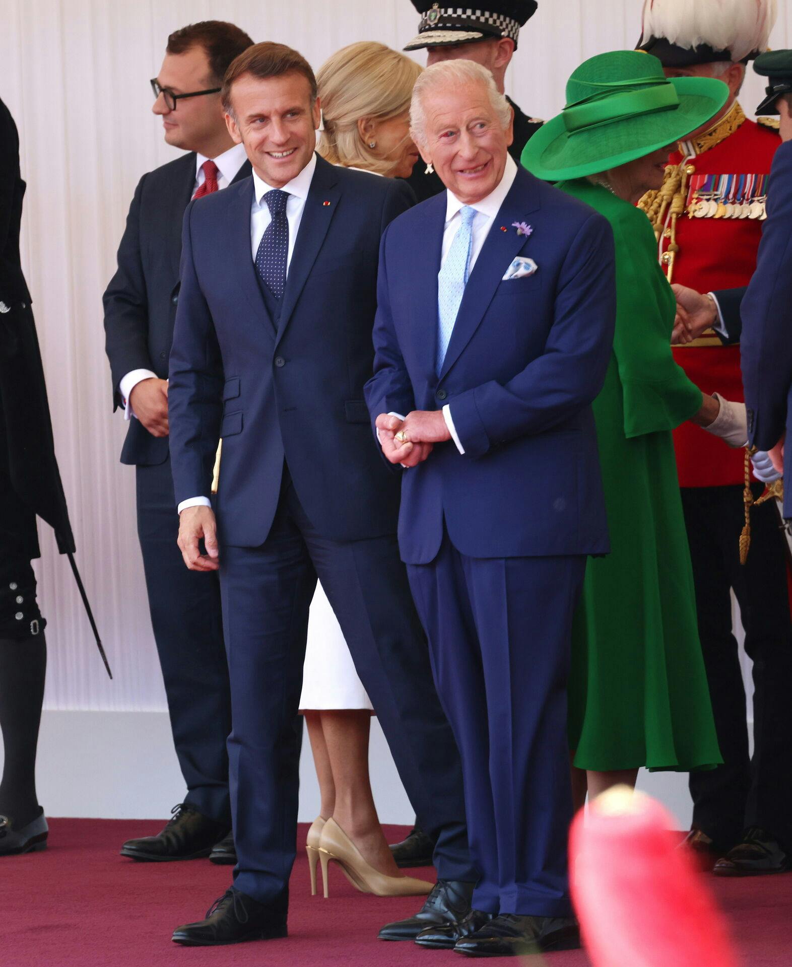 Kong Charles' øje stjal en del af opmærksomheden, da han tog imod den franske præsident tidligere på dagen.