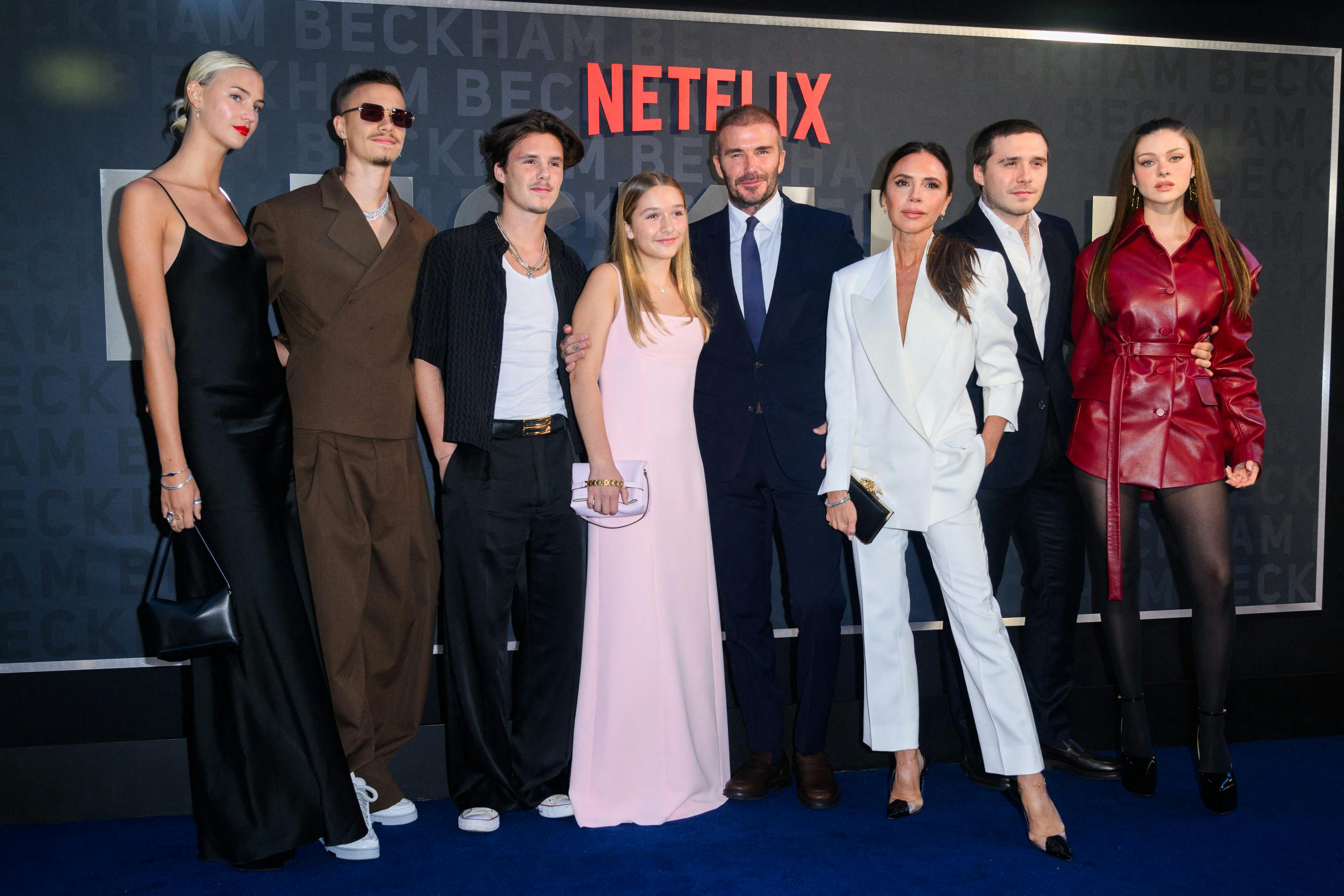 Det er ikke meget, at familien Beckham er samlet for tiden.