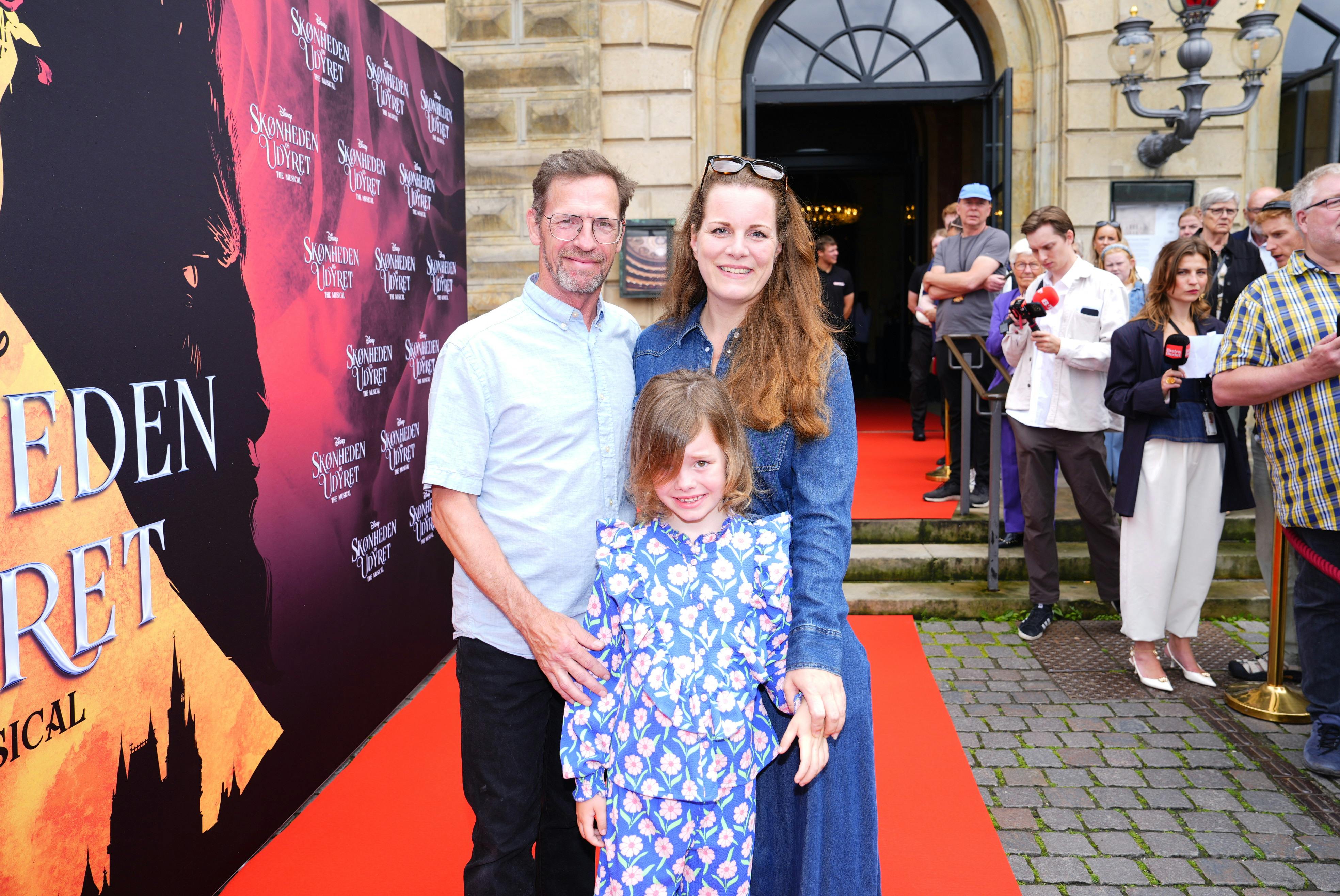 Lise Baastrup havde manden Jacob Dahl og deres ældste datter, Laura. 