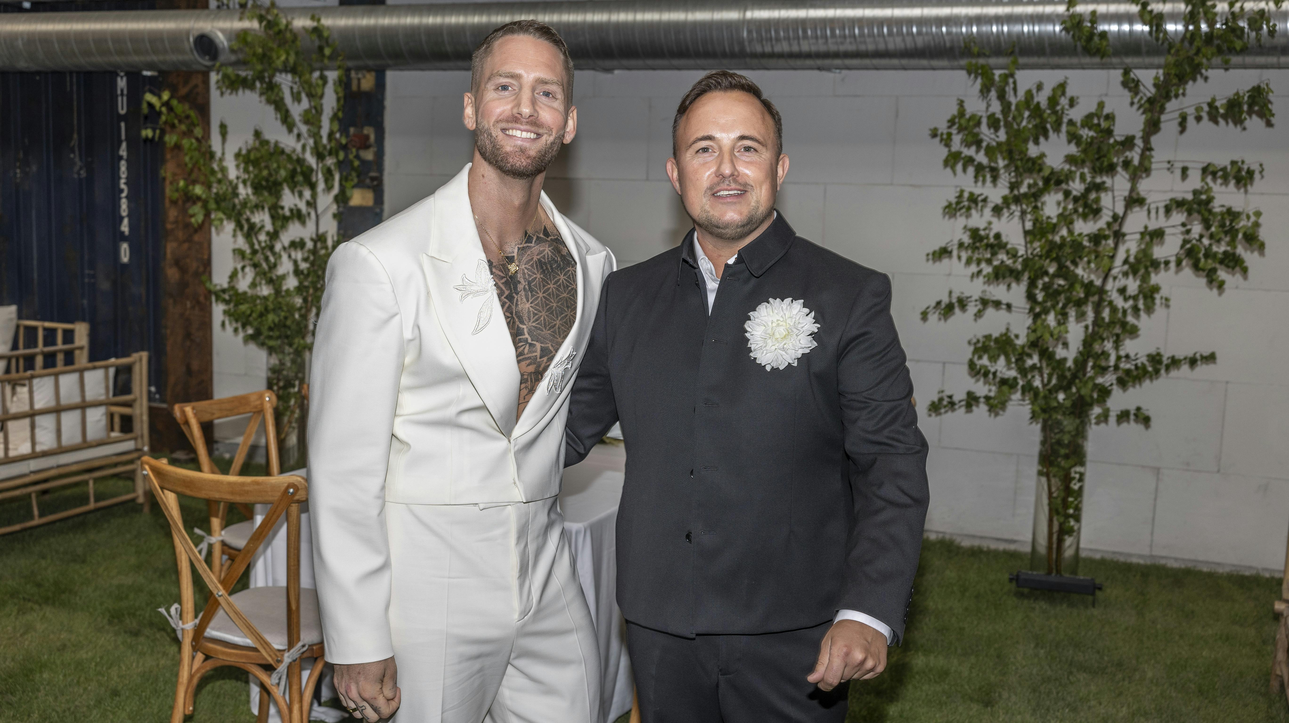 Thomas Evers Poulsen og Sæþór Kristínsson har styr på, hvor de skal hen på bryllupsrejse. Den er dog udskudt for nu.