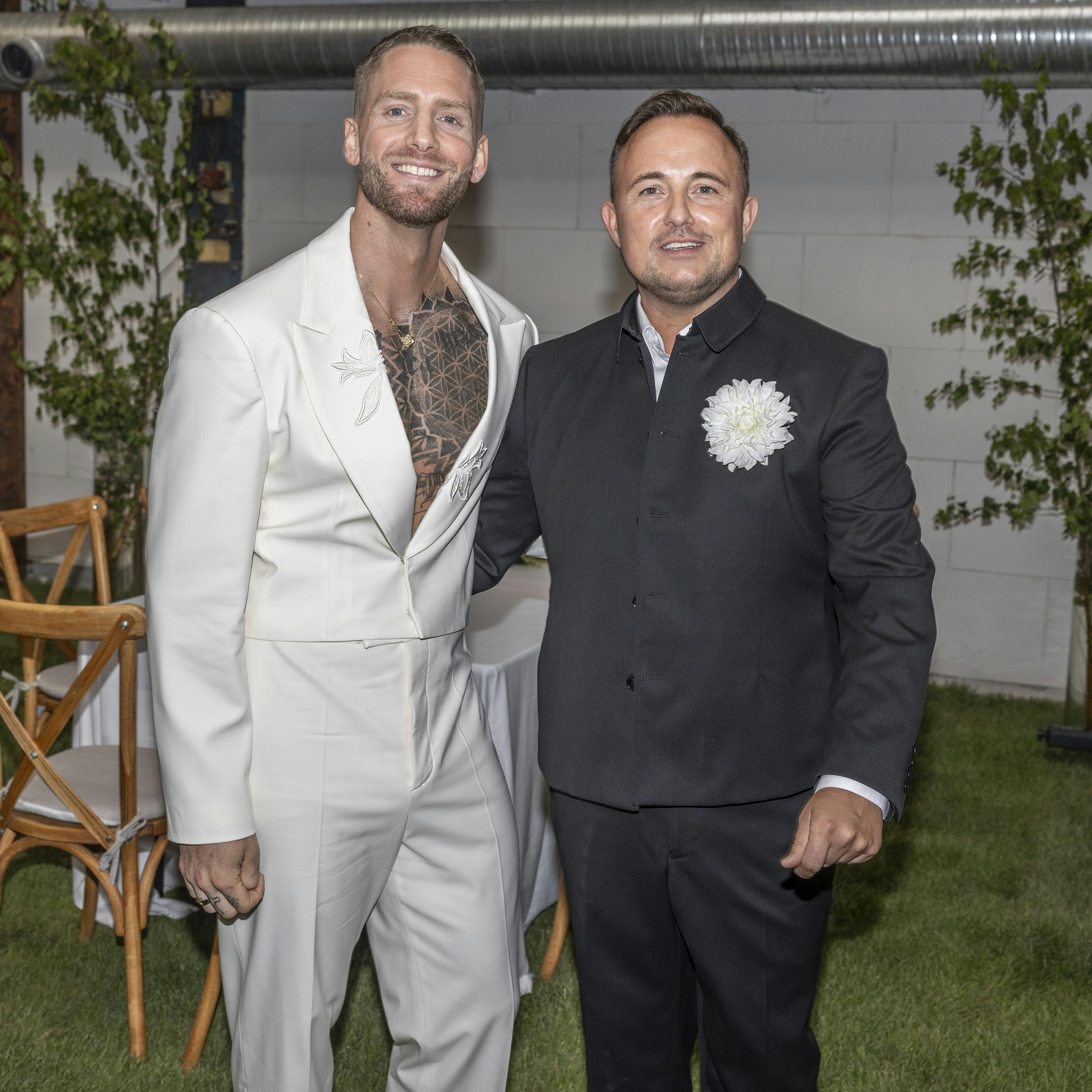 Thomas Evers Poulsen og Sæþór Kristínsson har styr på, hvor de skal hen på bryllupsrejse. Den er dog udskudt for nu.