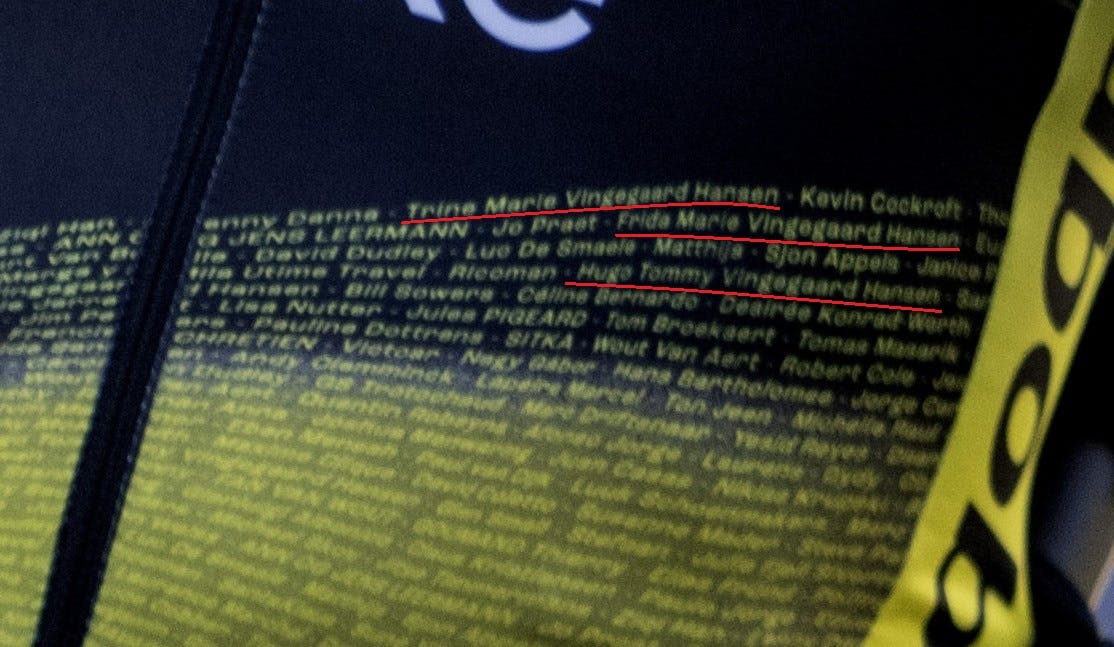 Trine, Hugo og Frida er hele tiden med Jonas på cyklen.