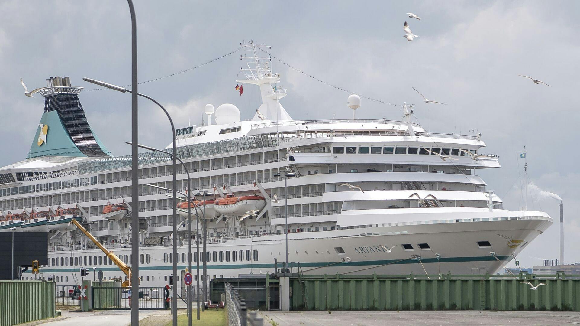 Her ses skibet Artania, der er ramt af det voldsomme sygdomsudbrud.