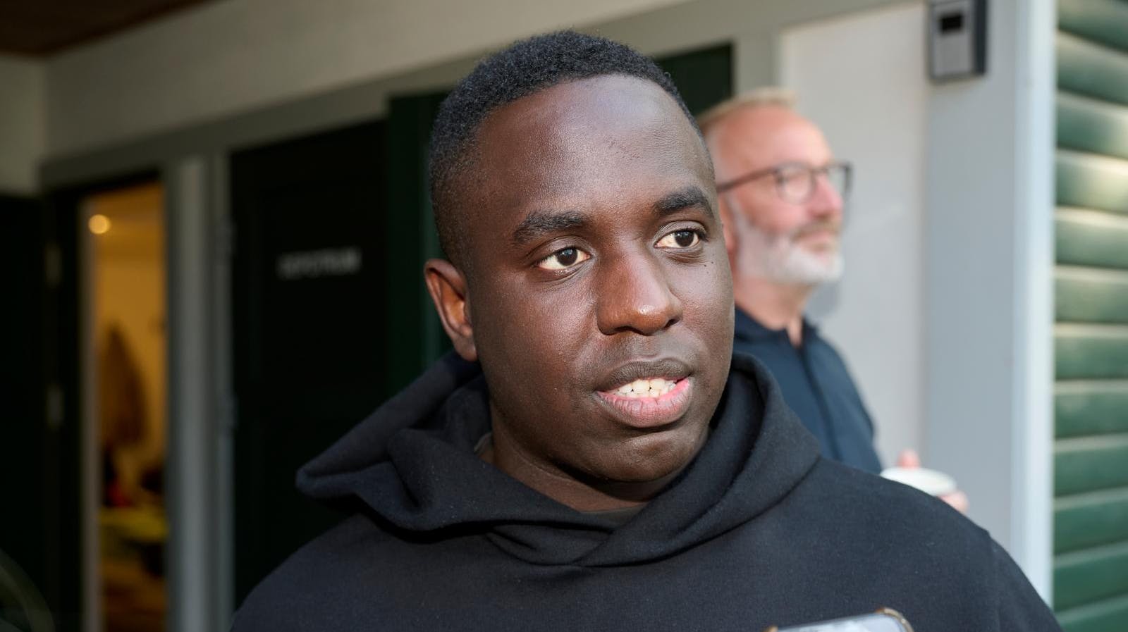 I begyndelsen af 2021 blev Melvin Kakoozas liv med ét vendt på hovedet, da han fik at vide, at han var ramt af en hjernetumor. 