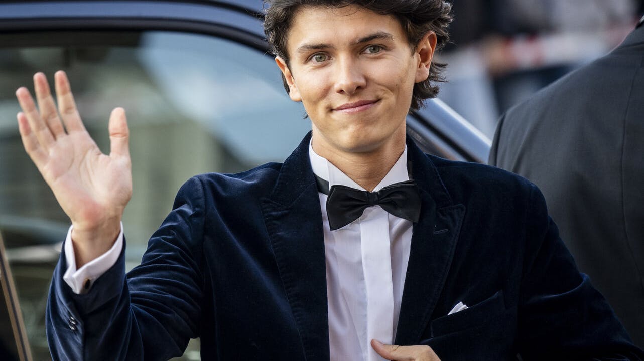 Grev Nikolai ankommer, da Prinsesse Is