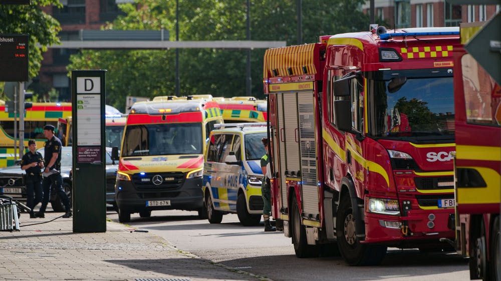 Politiet er torsdag aften til stede i Malmø, efter at en mand har påkørt en gruppe mennesker. Umiddelbart tegner det til at være en ulykke.