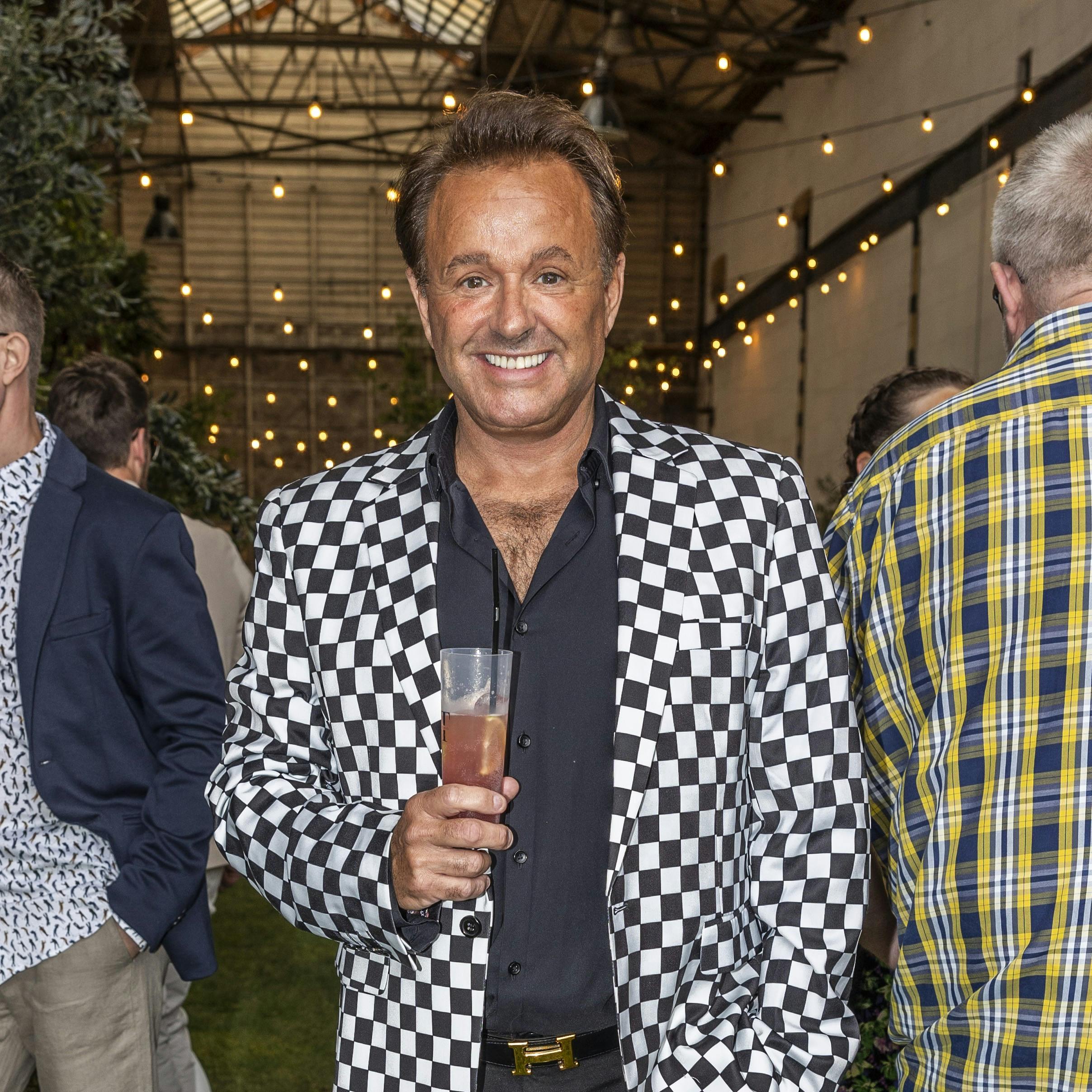 Det er slut med Dennis Knudsen.dk Salon ApS.