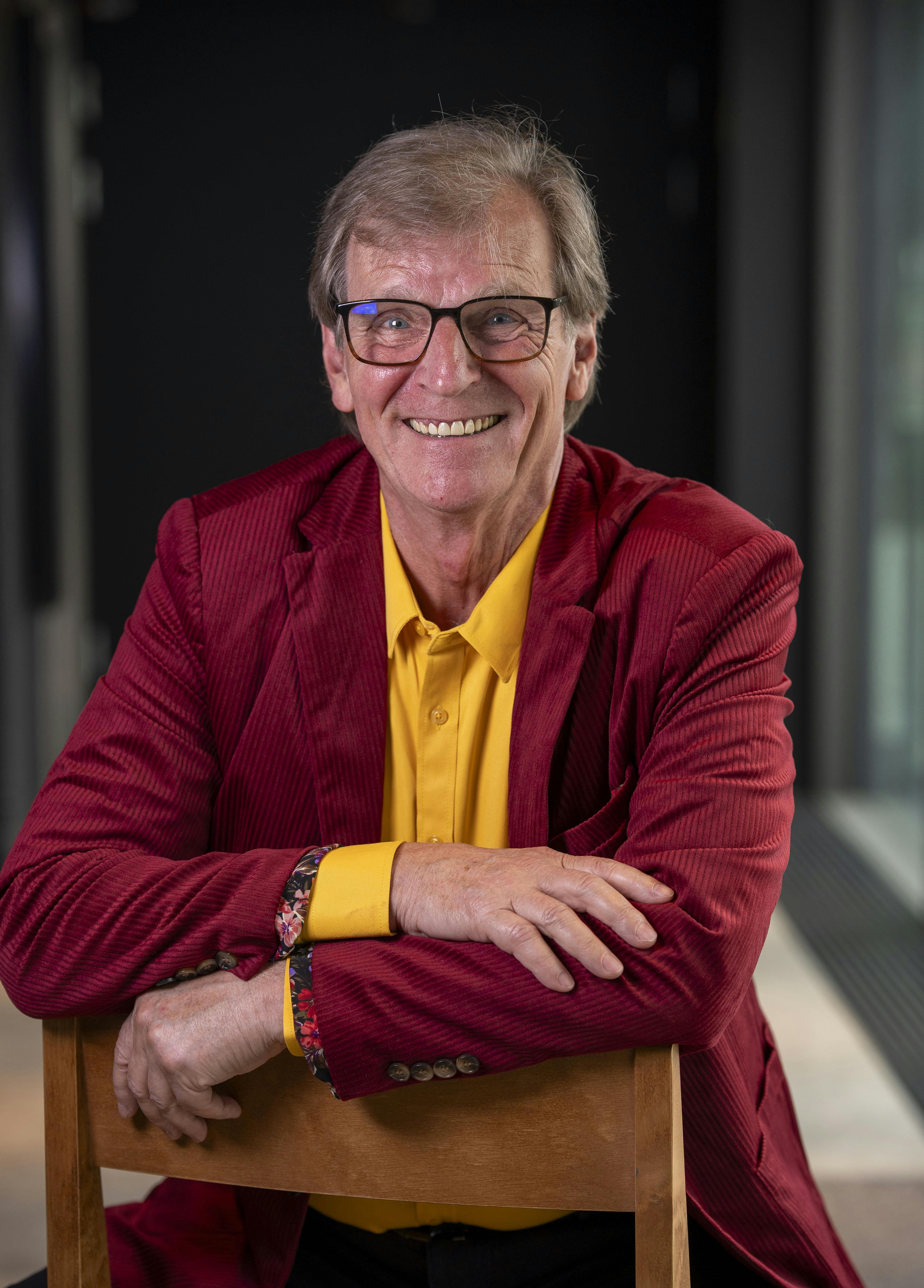 Kjeld Marslew, 77, hygger sig med både Kirsten og Bente i DR-programmet "Hotel Romantik".&nbsp;