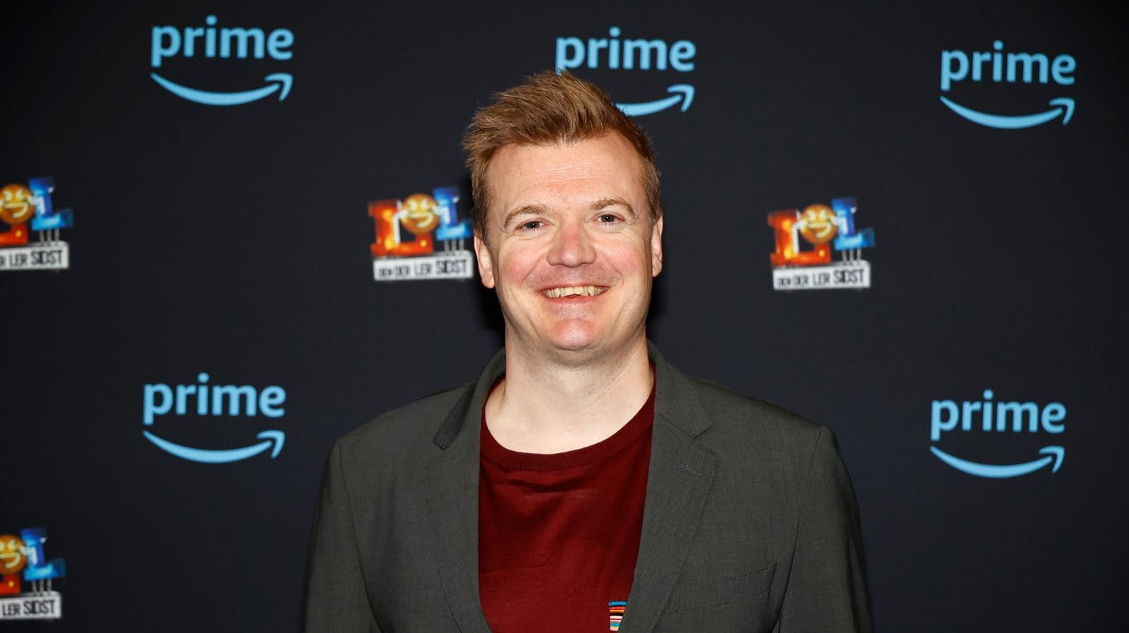 Sådan kender vi Tobias Dybvad. Men det er slet ikke sådan, du kommer til at opleve ham på skærmen.