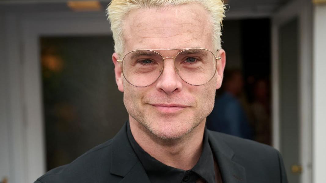 Tidligere i år blev det meldt ud, at Silas Holst skulle være ny kunstnerisk leder på Eventyrteatret.