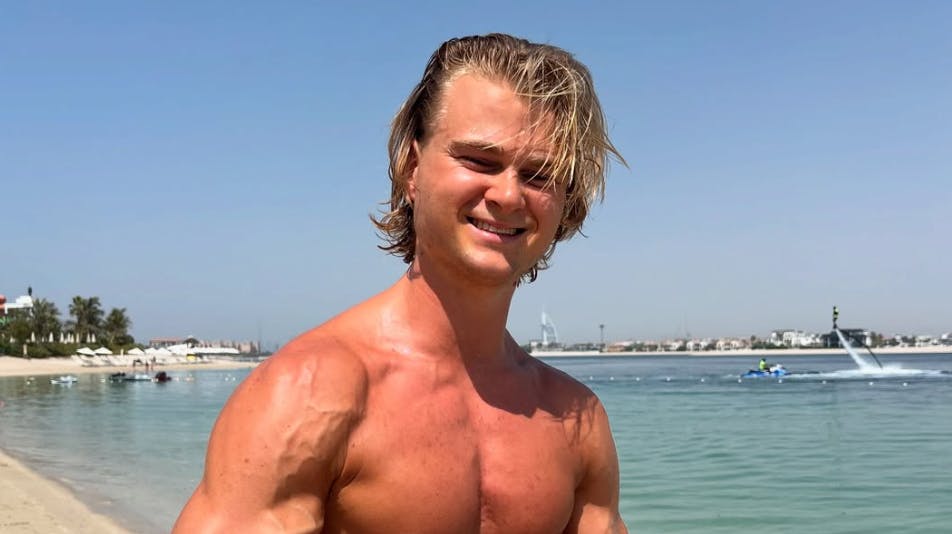 Den 22-årige influencer faldt i døden.