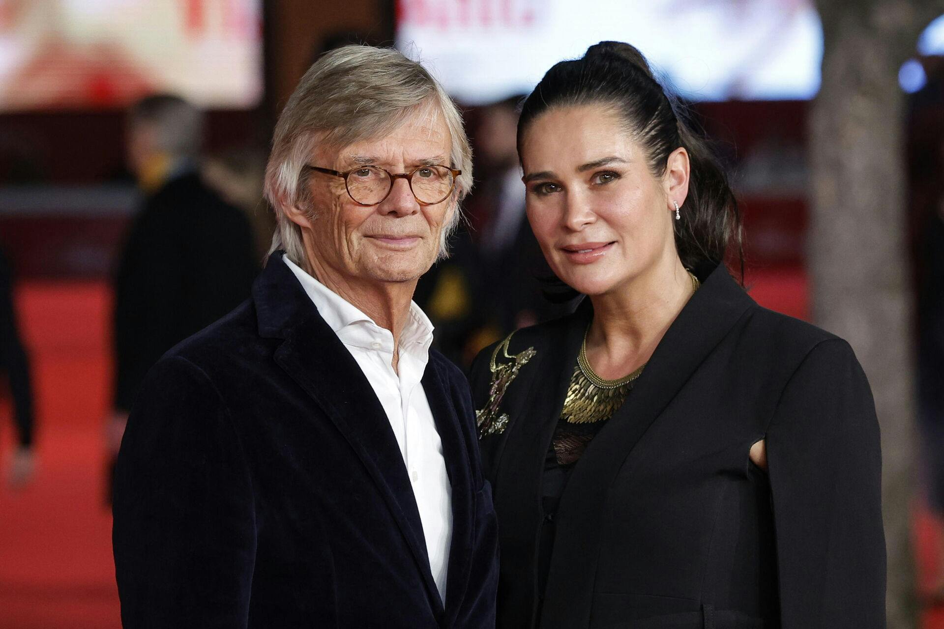 Til SE og HØR fortæller Bille August, at parret har kendt hinanden i et par år.