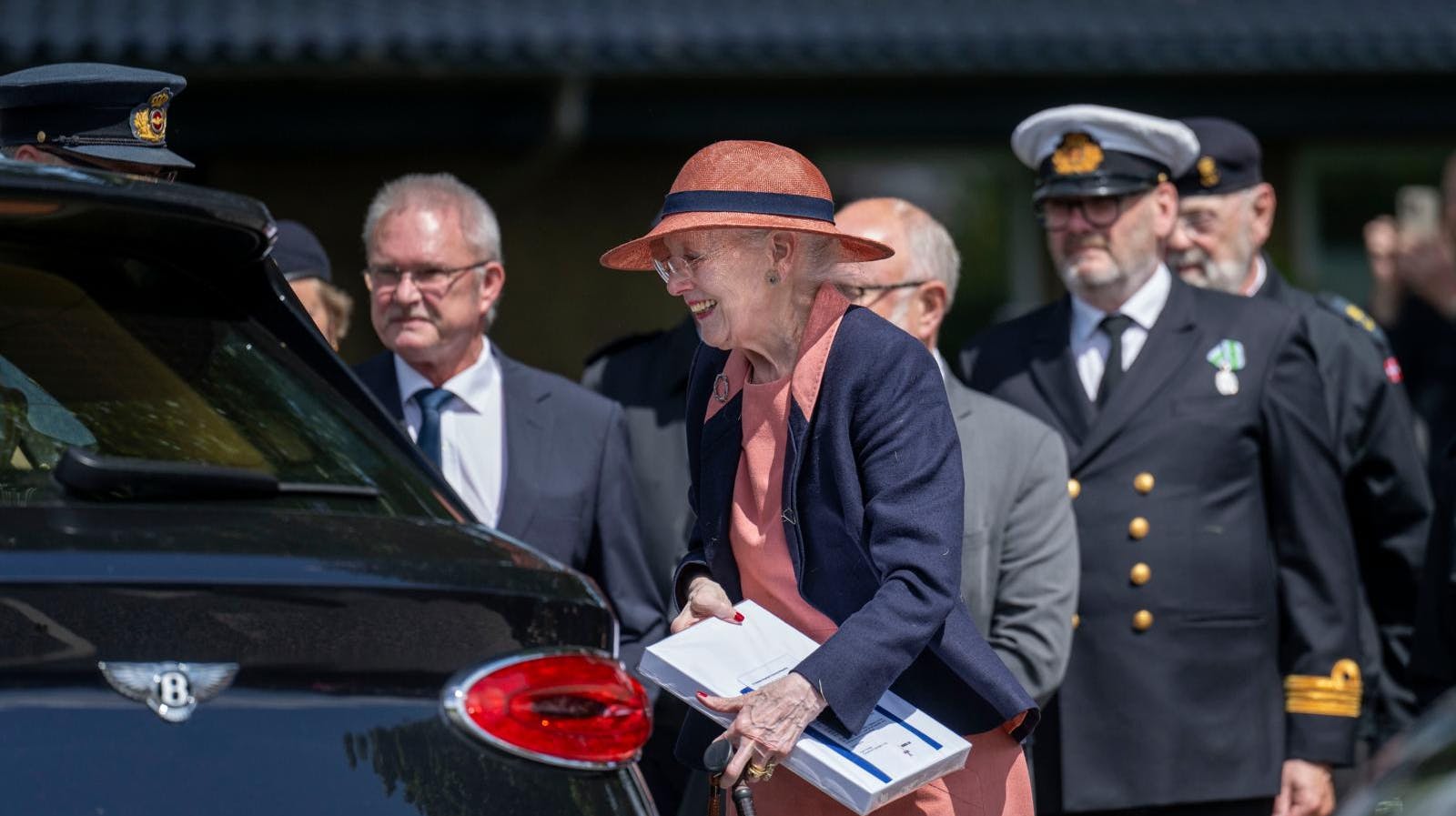Dronning Margrethe er en trofast kirkegænger. Alligevel blev de lokale noget overraskende, da hun pludselig dukkede op i netop deres kirke.