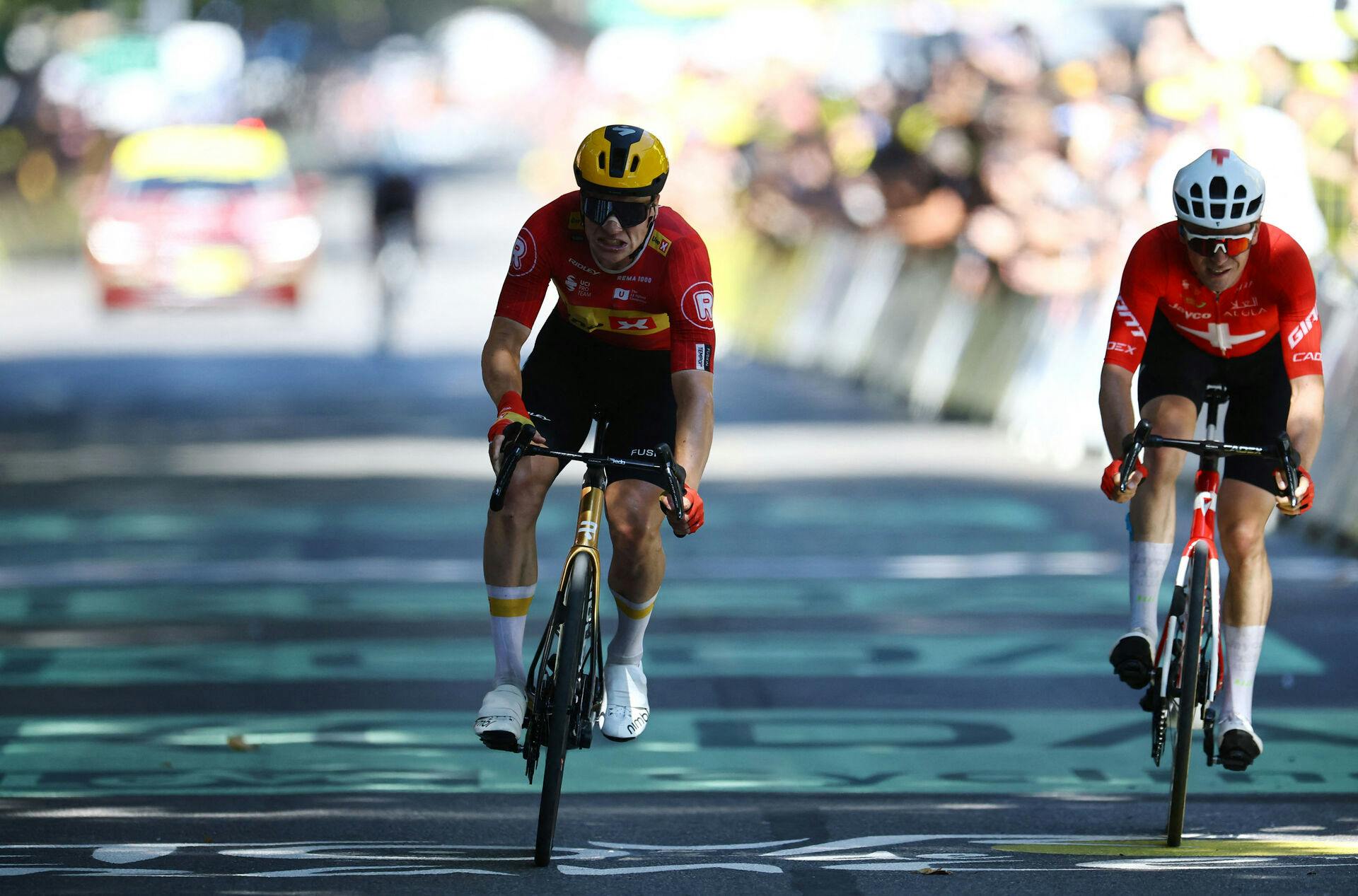 Norske Jonas Abrahamsen har sikret Uno-X' første triumf i Tour de France.