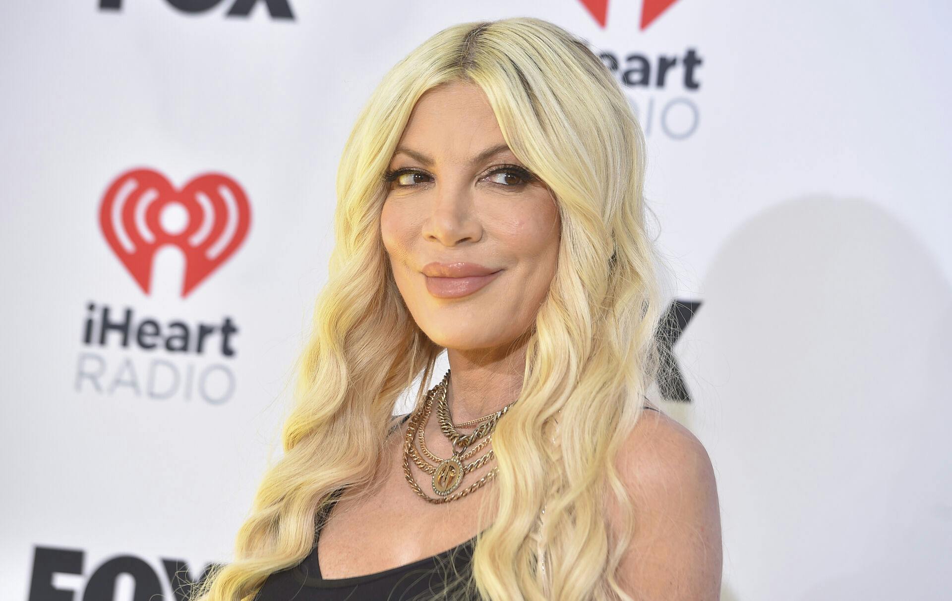 Tori Spelling afslører sin eksmands sexhemmelighed.