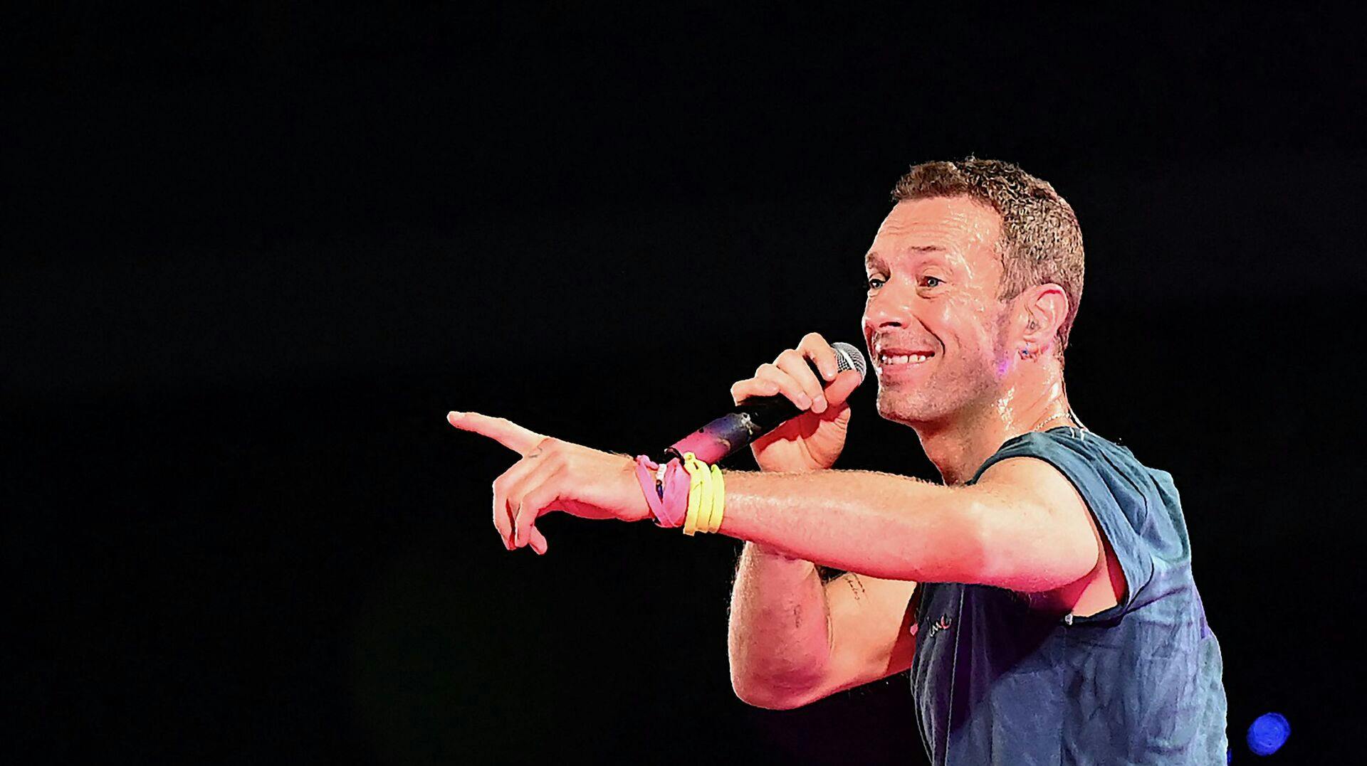 Har Chris Martin lige afsløret et pars affære?