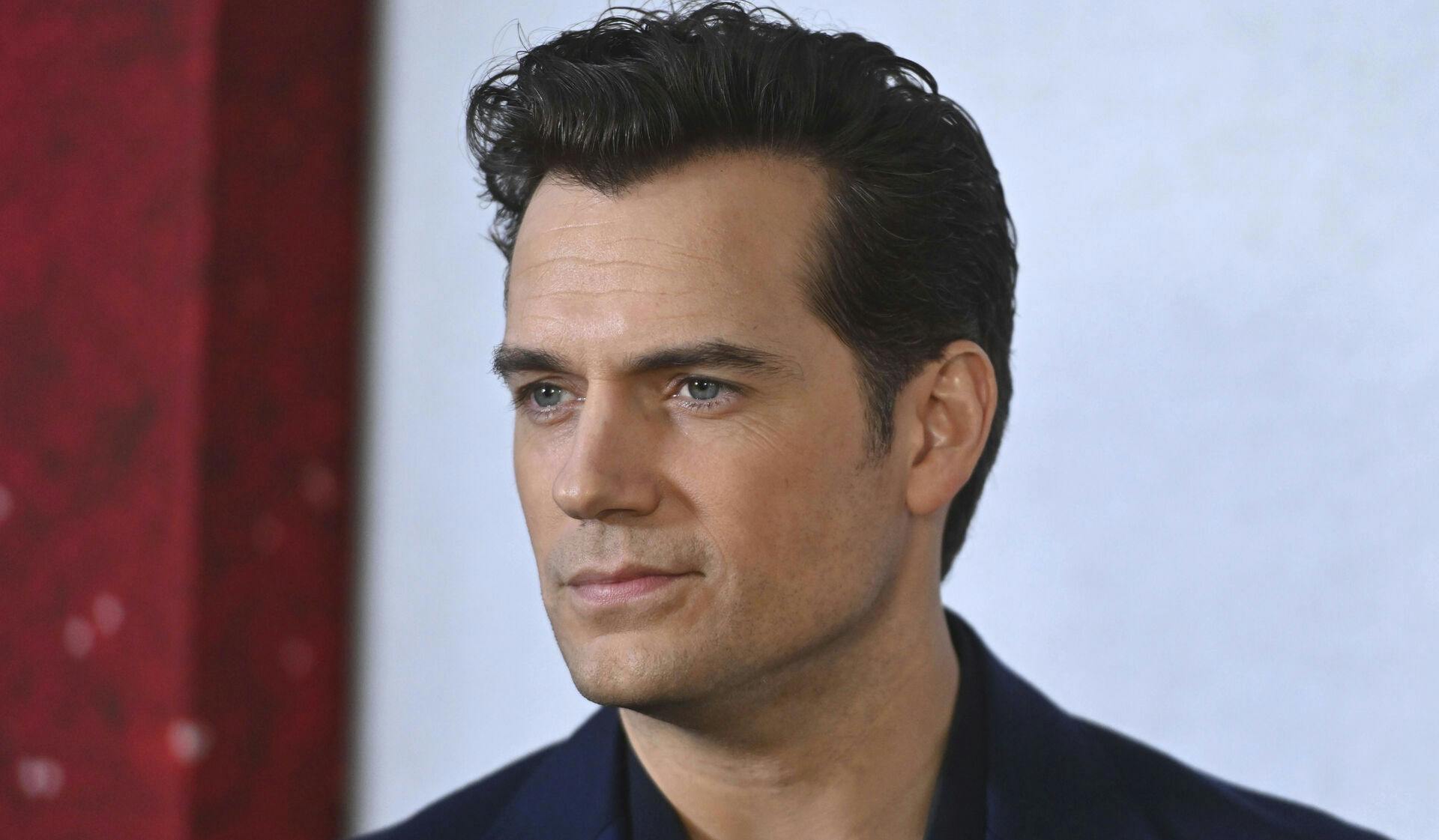 Henry Cavill afslører for første gang kønnet på han kærestens barn.