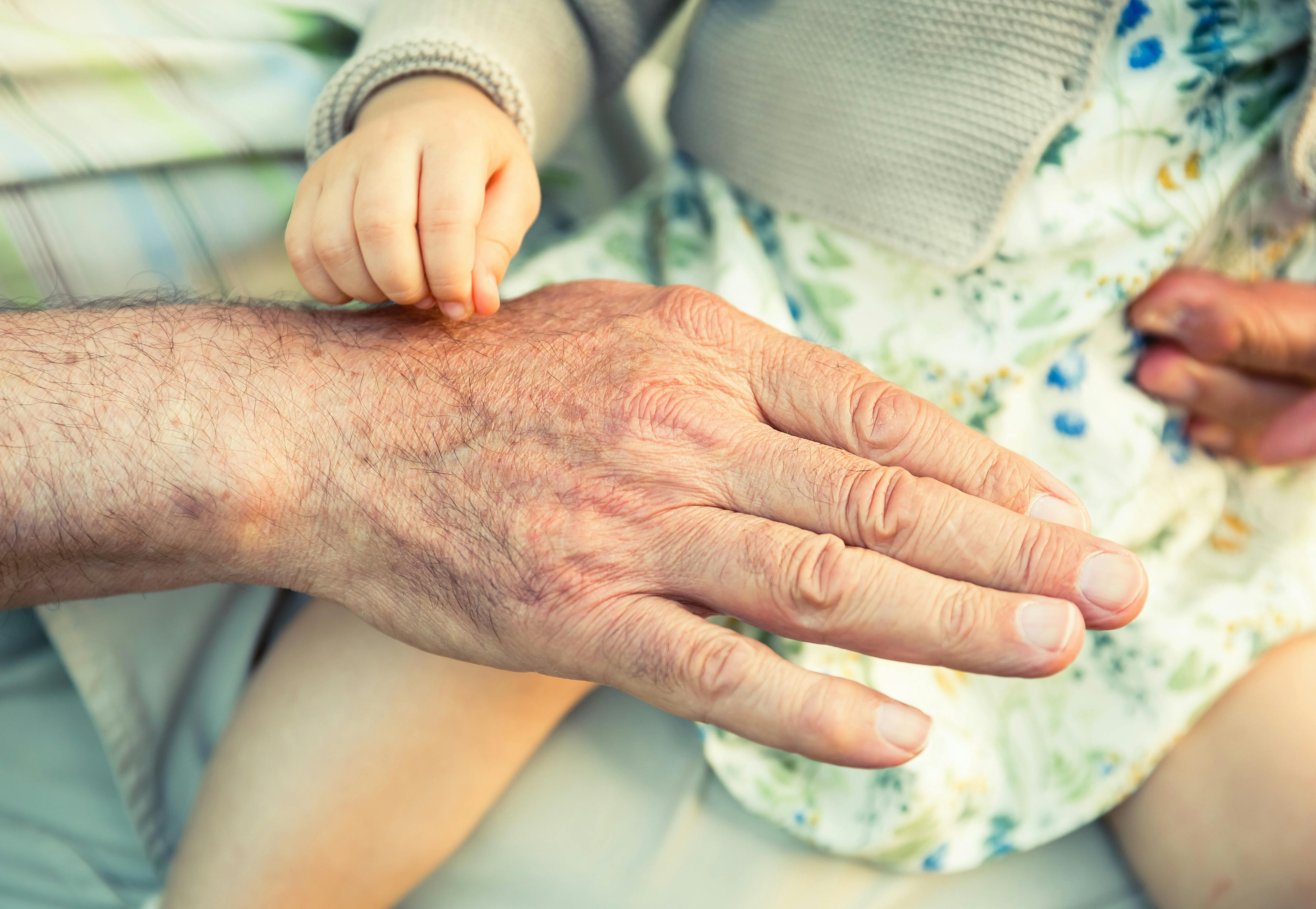 De seneste fem år har der været en håndfuld personer over 80 år, som har brugt en rugemor for at blive forældre.